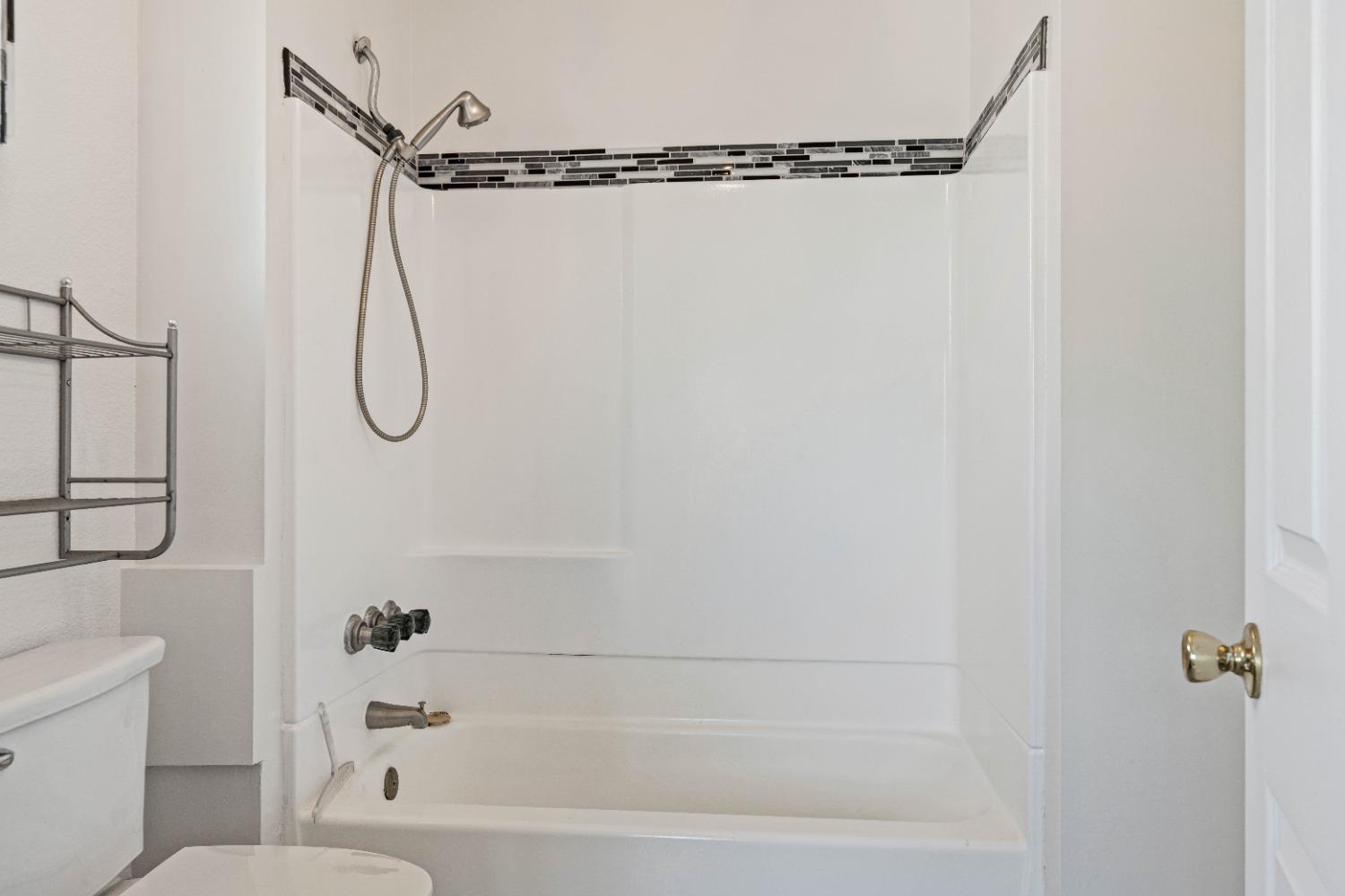 Detail Gallery Image 46 of 68 For 21299 E Highway 4, Stockton,  CA 95215 - 5 Beds | 4/1 Baths