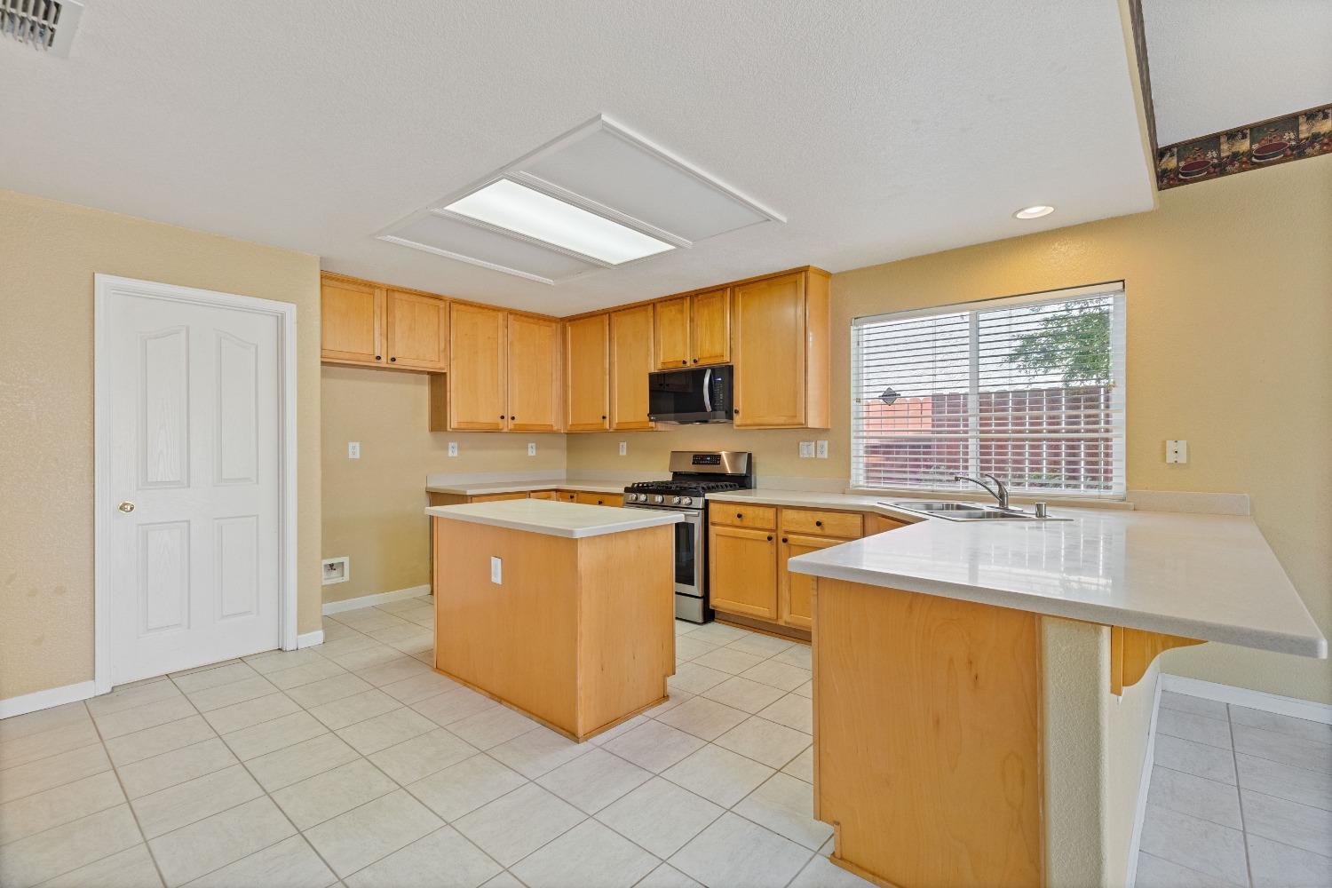 Detail Gallery Image 29 of 62 For 7920 Tetotom Park Way, Antelope,  CA 95843 - 5 Beds | 3 Baths