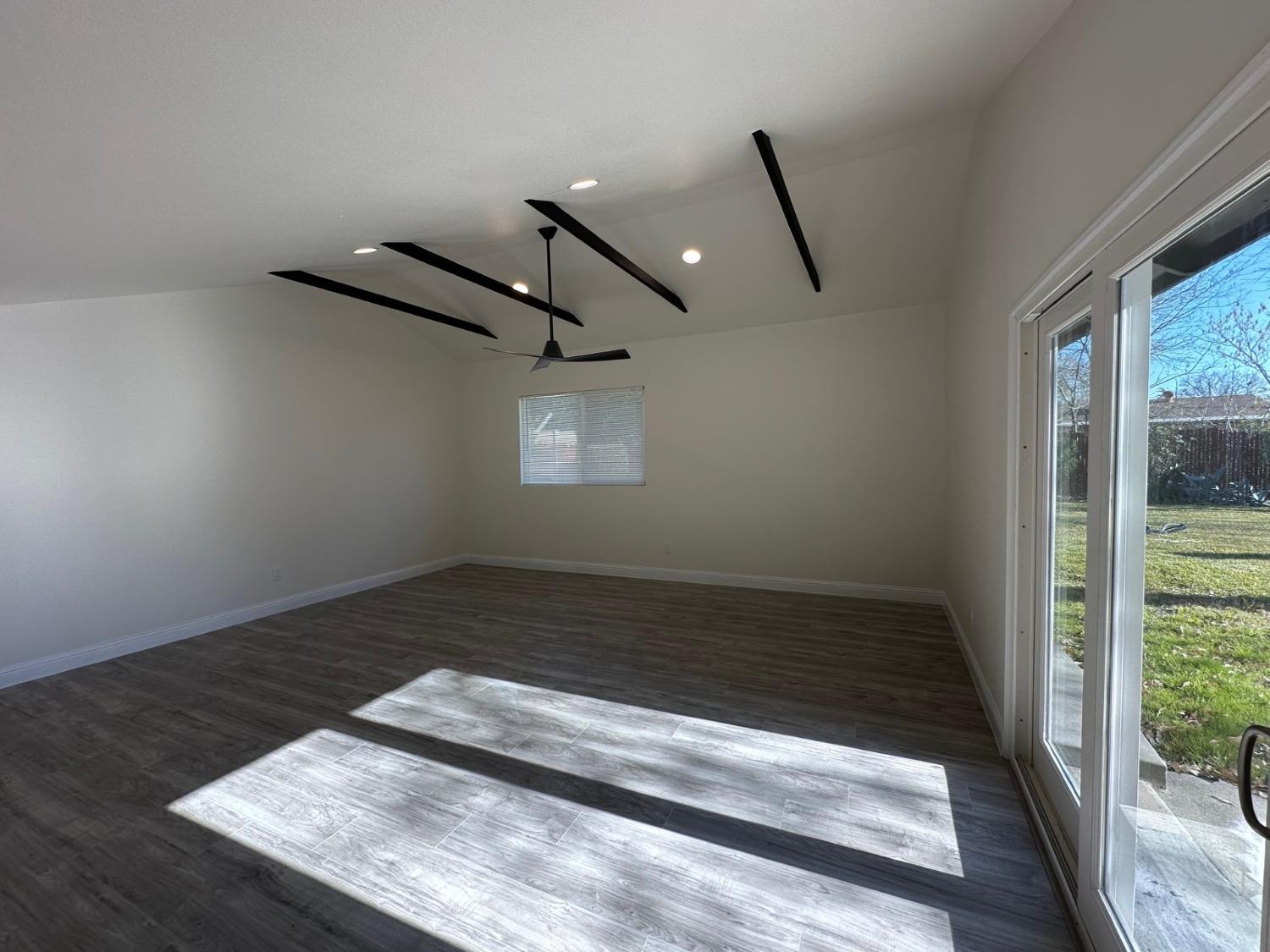 Detail Gallery Image 12 of 29 For 4700 Ravenstone Way, Sacramento,  CA 95842 - 4 Beds | 2/1 Baths