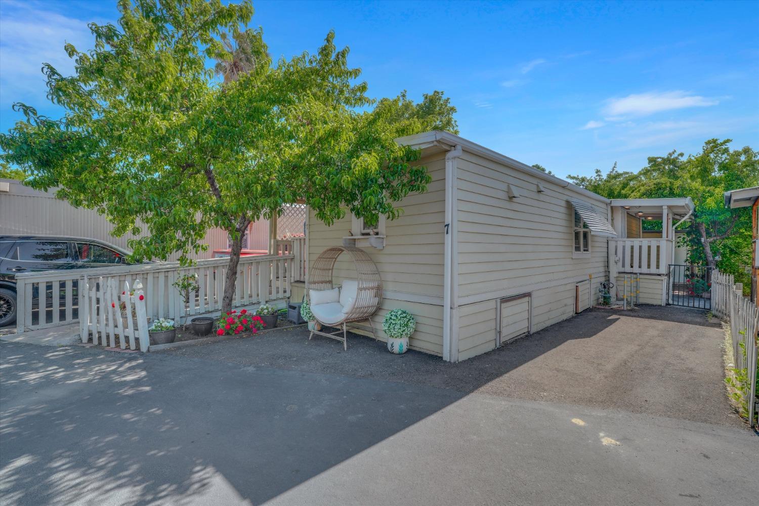 Detail Gallery Image 1 of 24 For 360 E. Grant Line 7, Tracy,  CA 95376 - 2 Beds | 1 Baths