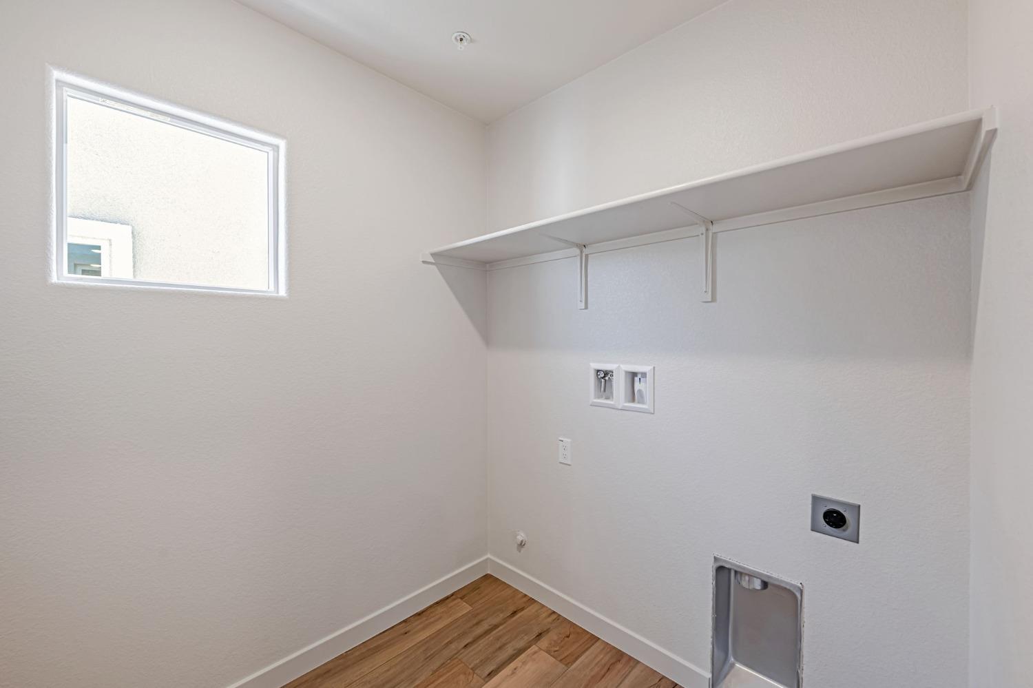 Detail Gallery Image 9 of 13 For 762 Whitewater Ct, West Sacramento,  CA 95605 - 4 Beds | 3 Baths