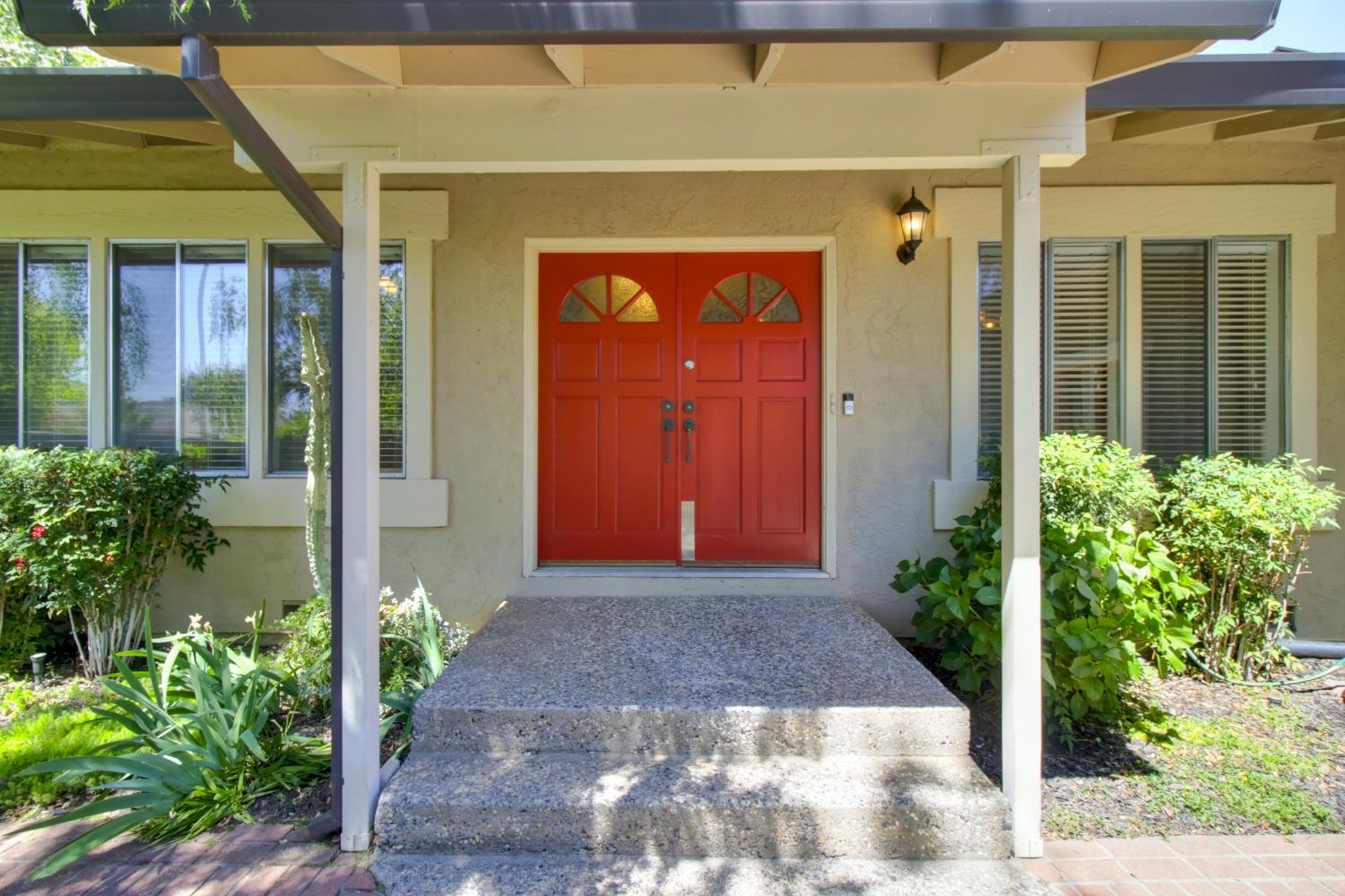 Detail Gallery Image 4 of 78 For 8401 Kroeger Ct, Fair Oaks,  CA 95628 - 4 Beds | 3 Baths