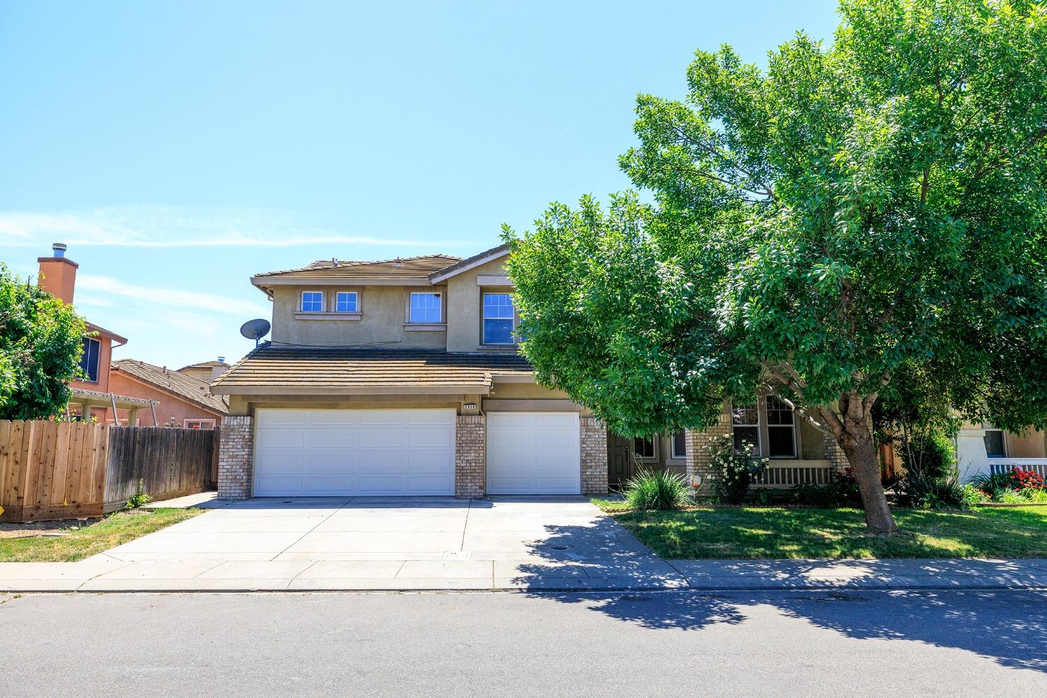 Detail Gallery Image 1 of 61 For 2920 Medinah Way, Modesto,  CA 95355 - 4 Beds | 3 Baths