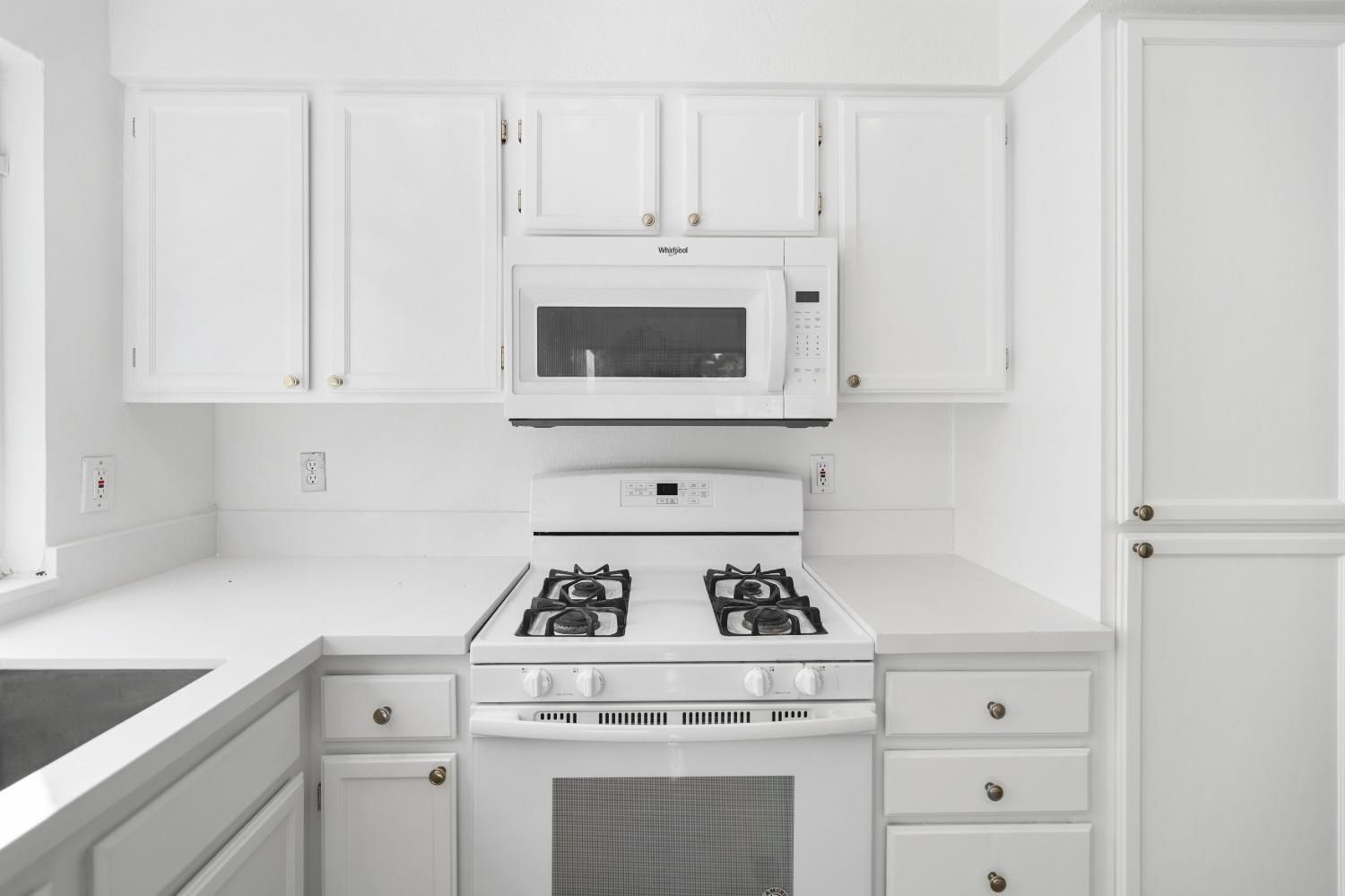 Detail Gallery Image 18 of 50 For 9557 W Village Tree Dr, Elk Grove,  CA 95758 - 3 Beds | 2/1 Baths