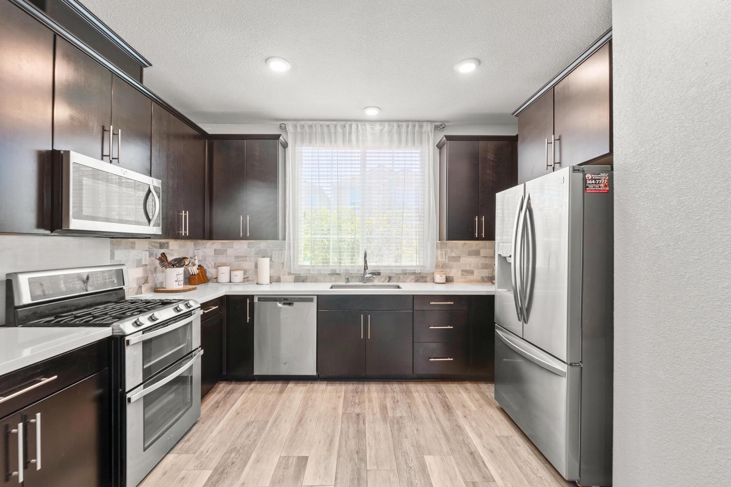 Detail Gallery Image 1 of 43 For 10853 Barden Dr, Rancho Cordova,  CA 95670 - 3 Beds | 2/1 Baths
