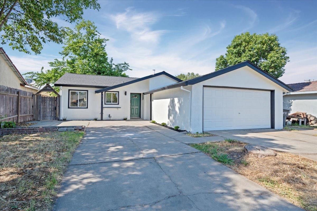 Detail Gallery Image 3 of 21 For 453 Arcade Blvd, Sacramento,  CA 95815 - 4 Beds | 2 Baths