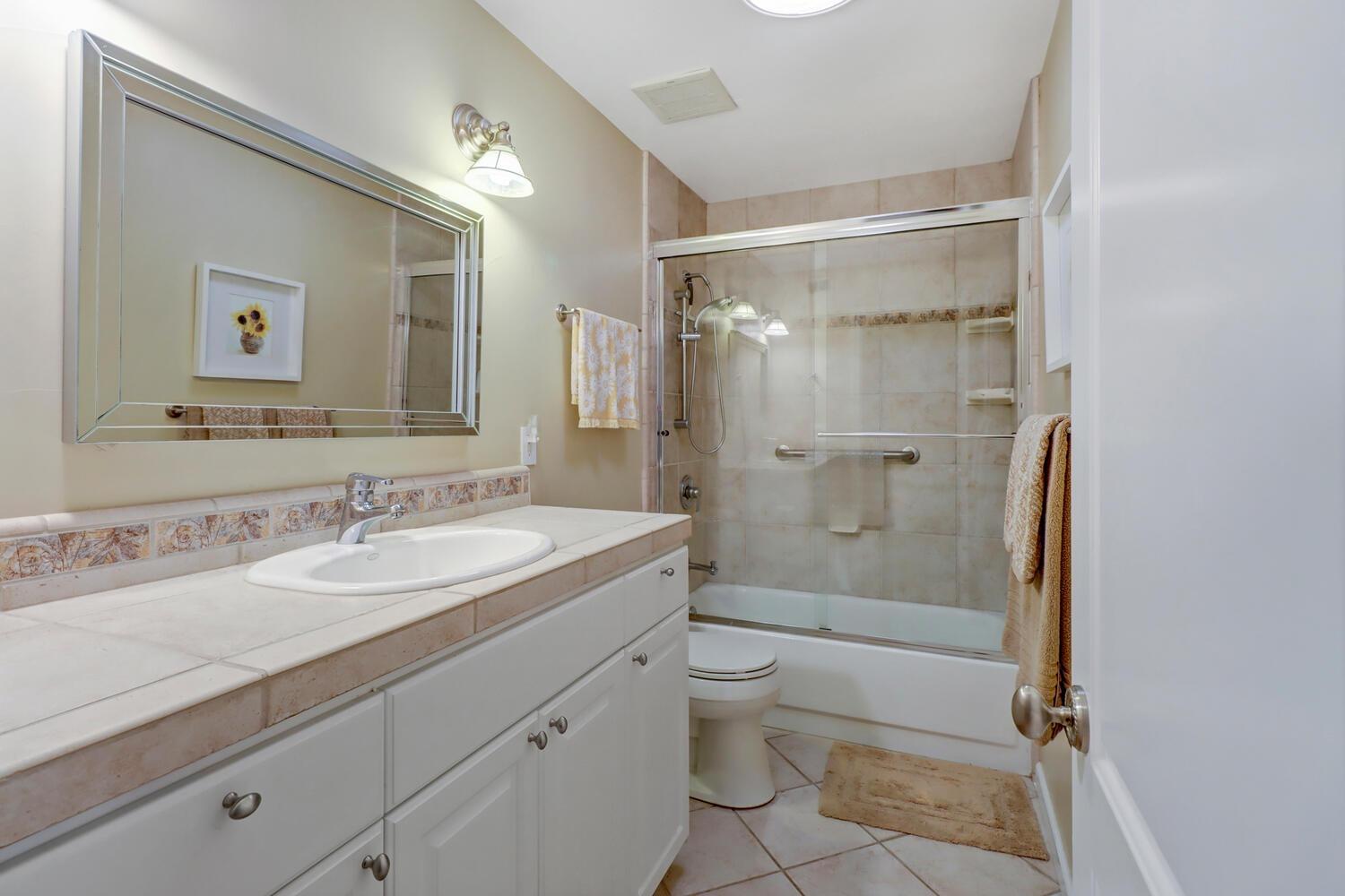 Garden Court, El Macero, California image 34