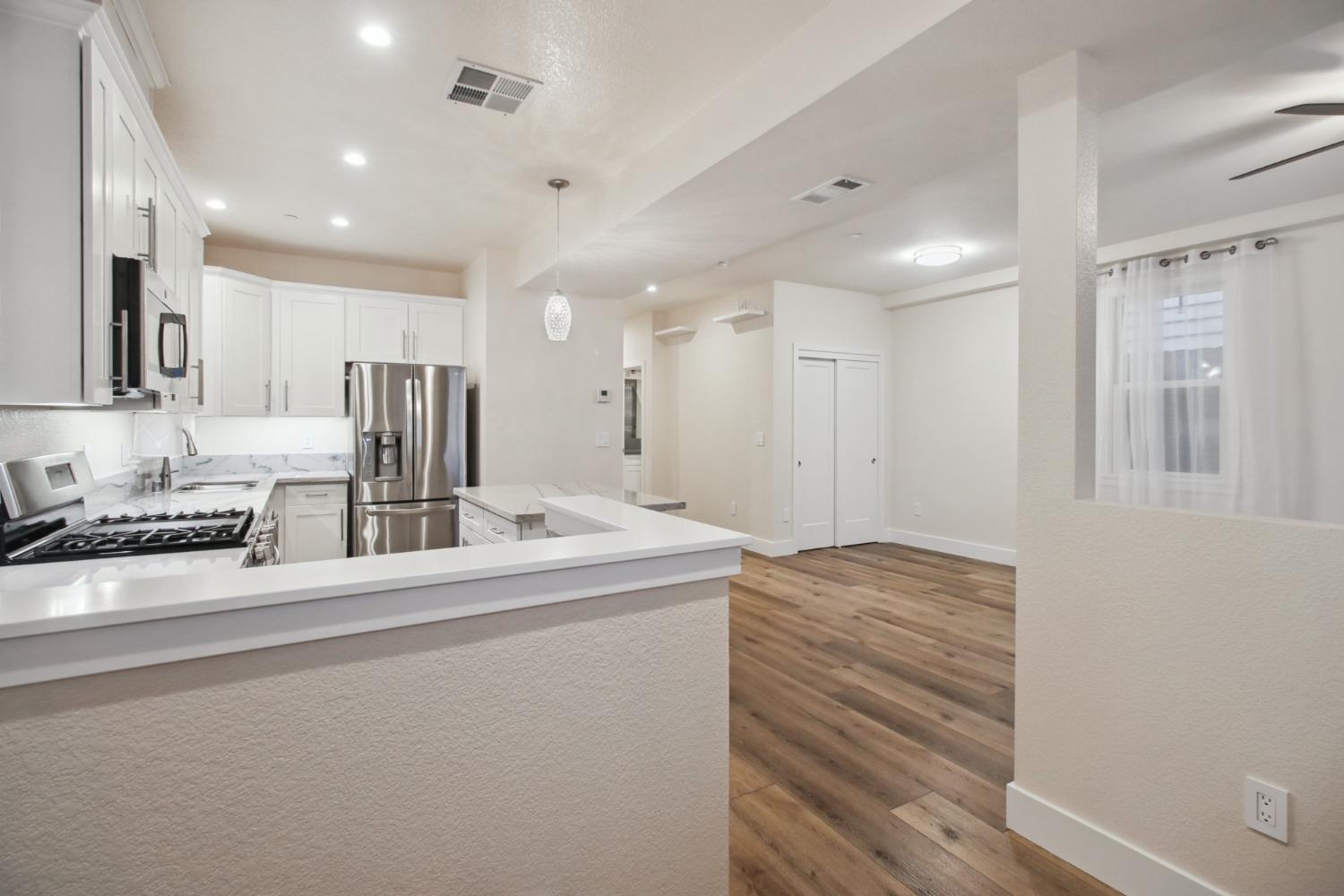 Detail Gallery Image 17 of 59 For 2021 S St, Sacramento,  CA 95811 - – Beds | – Baths
