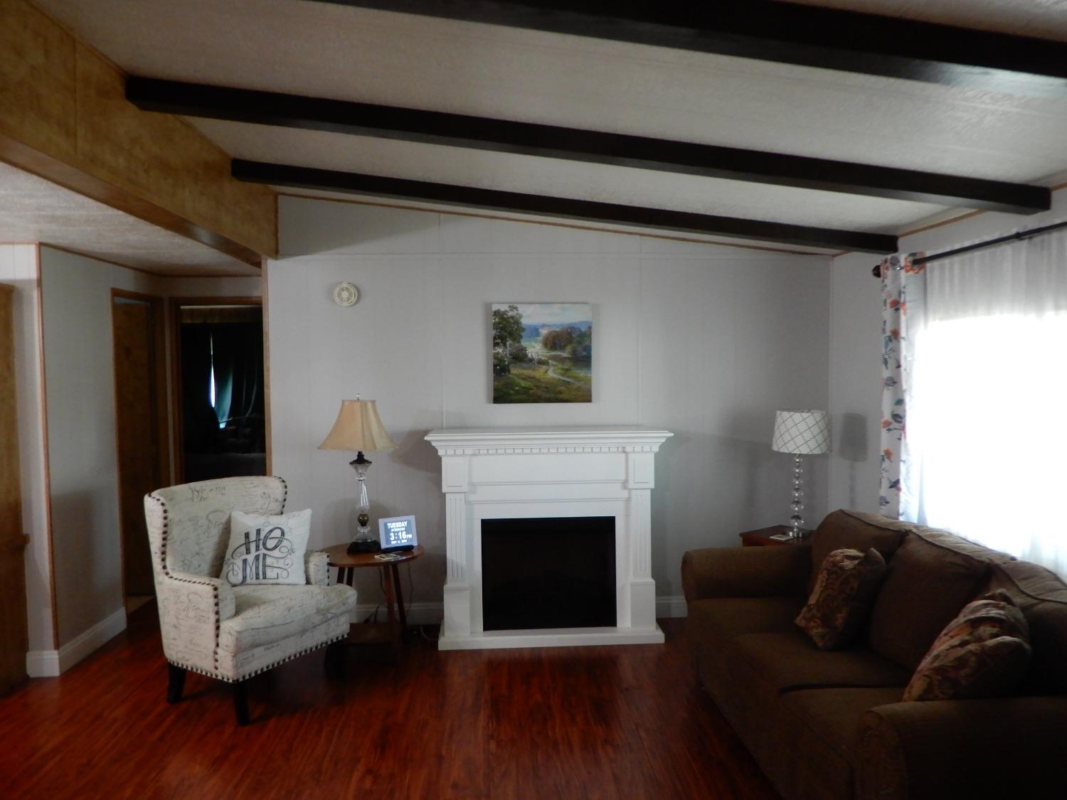 Detail Gallery Image 9 of 44 For 134 Gardenia, Sacramento,  CA 95828 - 3 Beds | 2 Baths