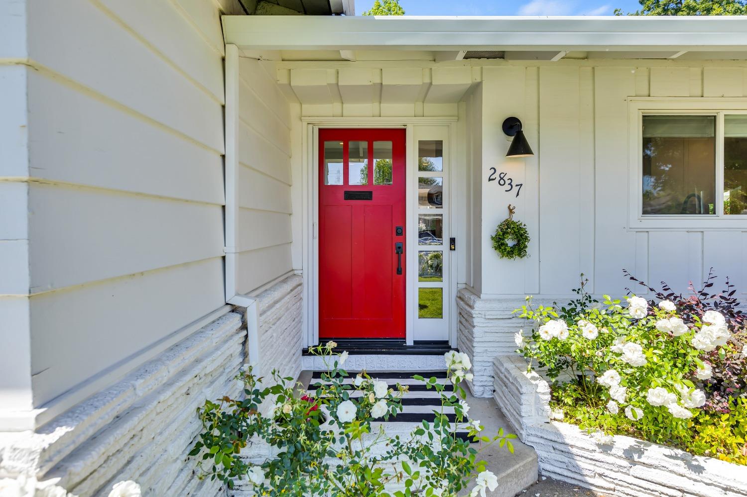 Detail Gallery Image 5 of 41 For 2837 Latham Dr, Sacramento,  CA 95864 - 3 Beds | 2/1 Baths