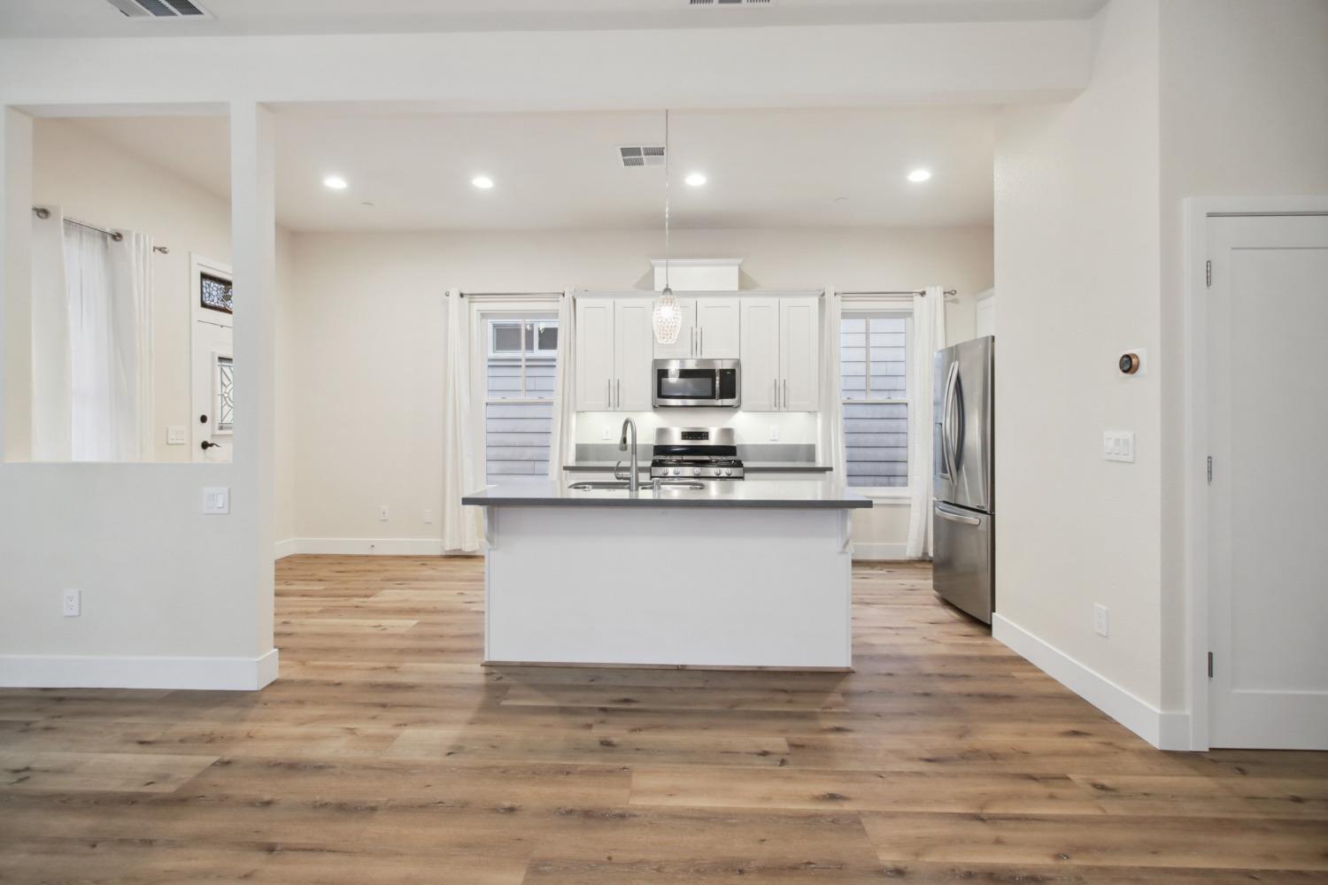 Detail Gallery Image 38 of 59 For 2021 S St, Sacramento,  CA 95811 - – Beds | – Baths