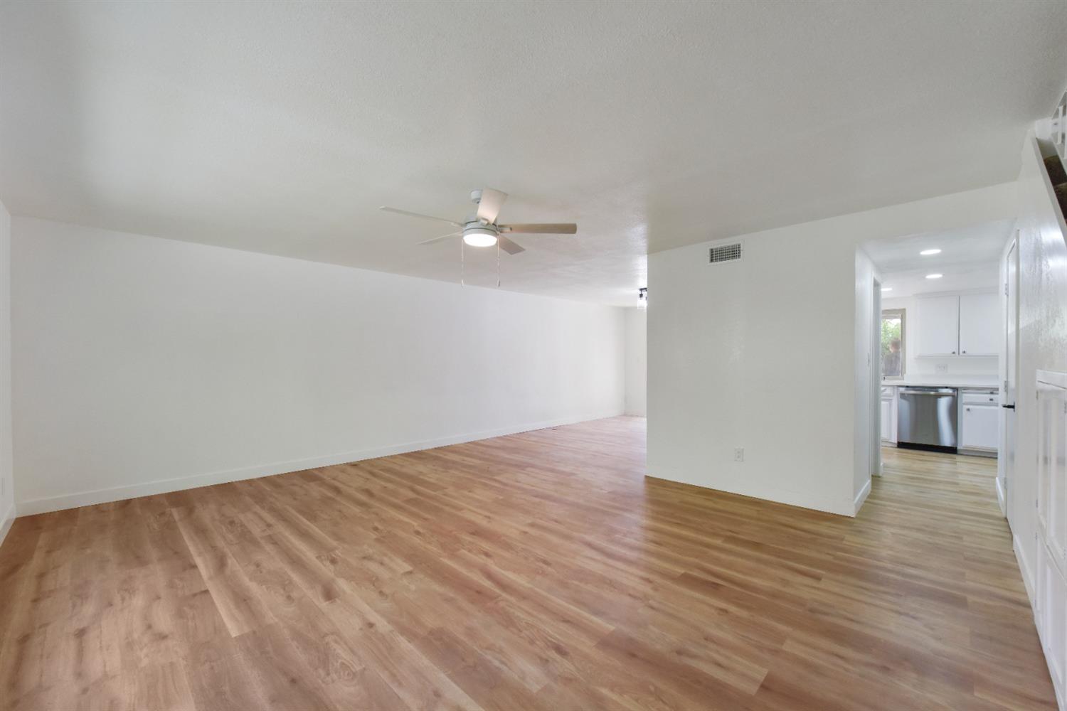 Photo #8: 225058863 Listing: Photo #8