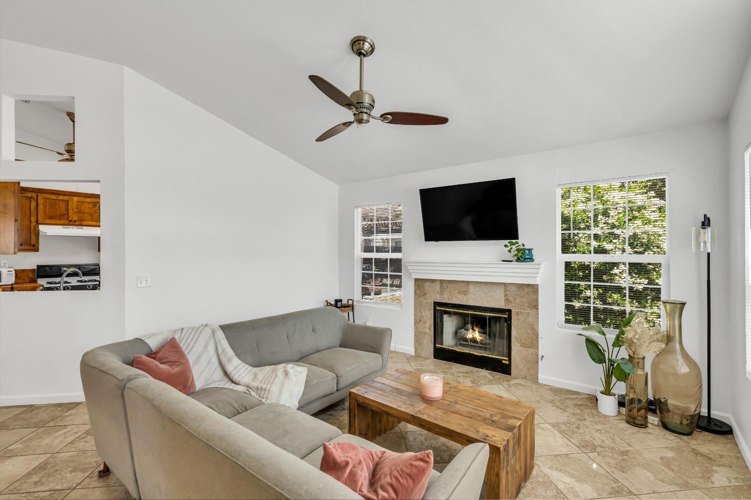 Di Lusso Drive, Elk Grove, California image 6