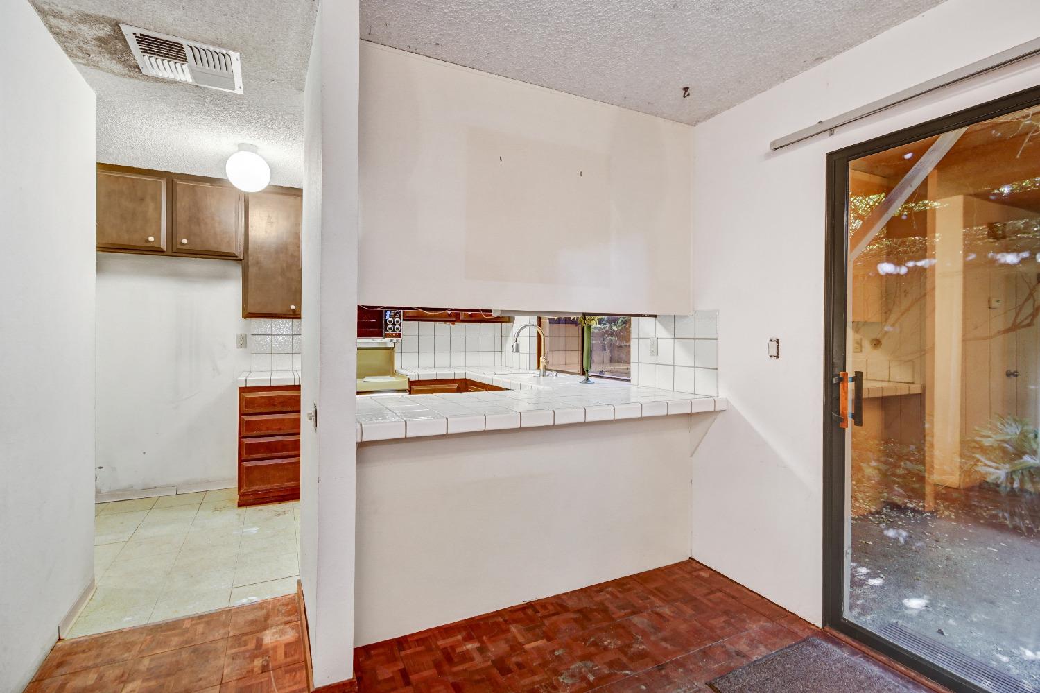 Detail Gallery Image 11 of 48 For 26 Adelphi Ct, Sacramento,  CA 95825 - 3 Beds | 2/1 Baths