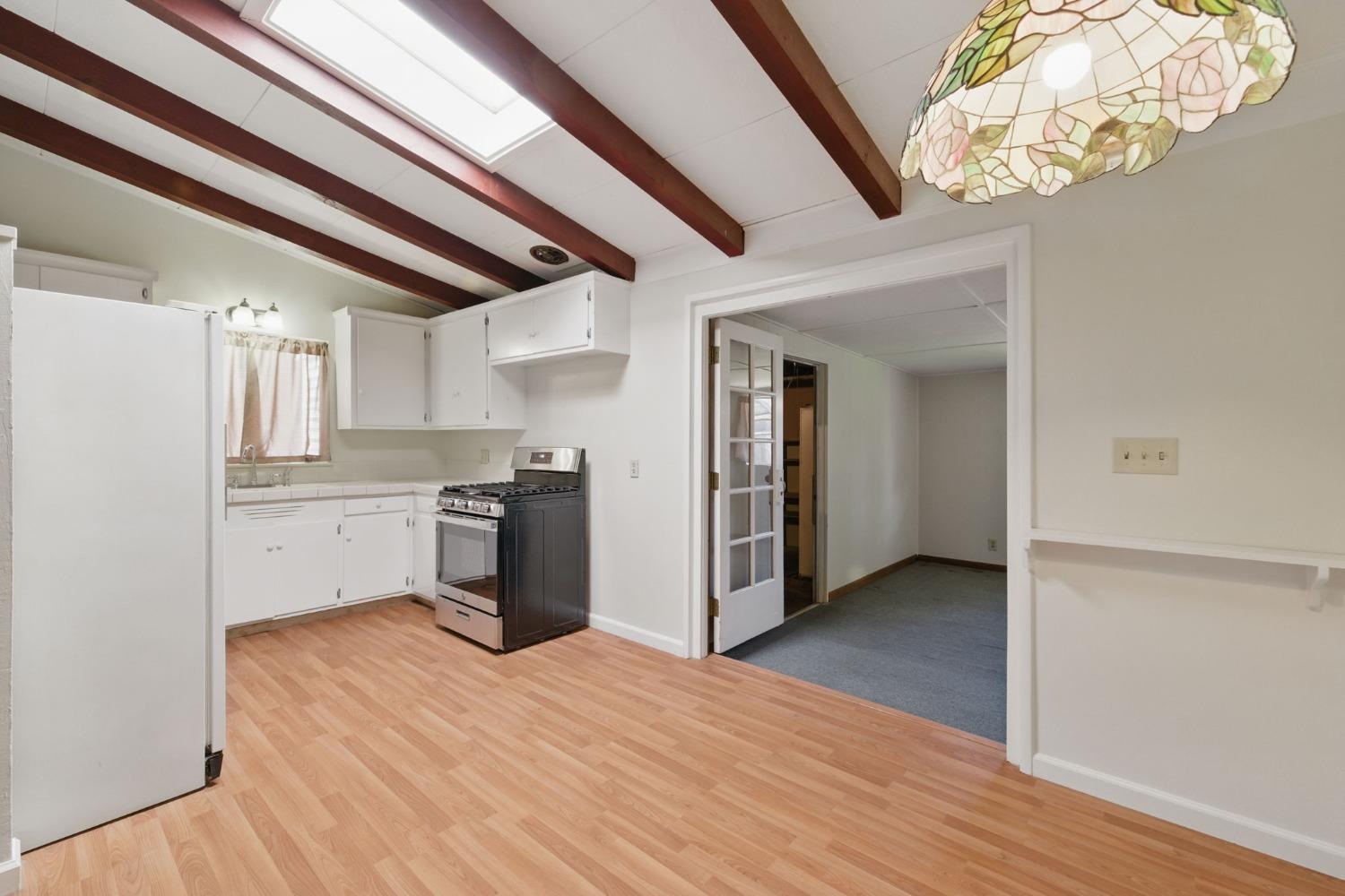 Detail Gallery Image 10 of 41 For 5925 Garibaldi St, Sacramento,  CA 95824 - 3 Beds | 1 Baths