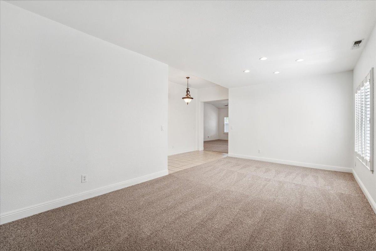 Detail Gallery Image 9 of 45 For 1128 Skyline Dr, Yuba City,  CA 95991 - 4 Beds | 2 Baths