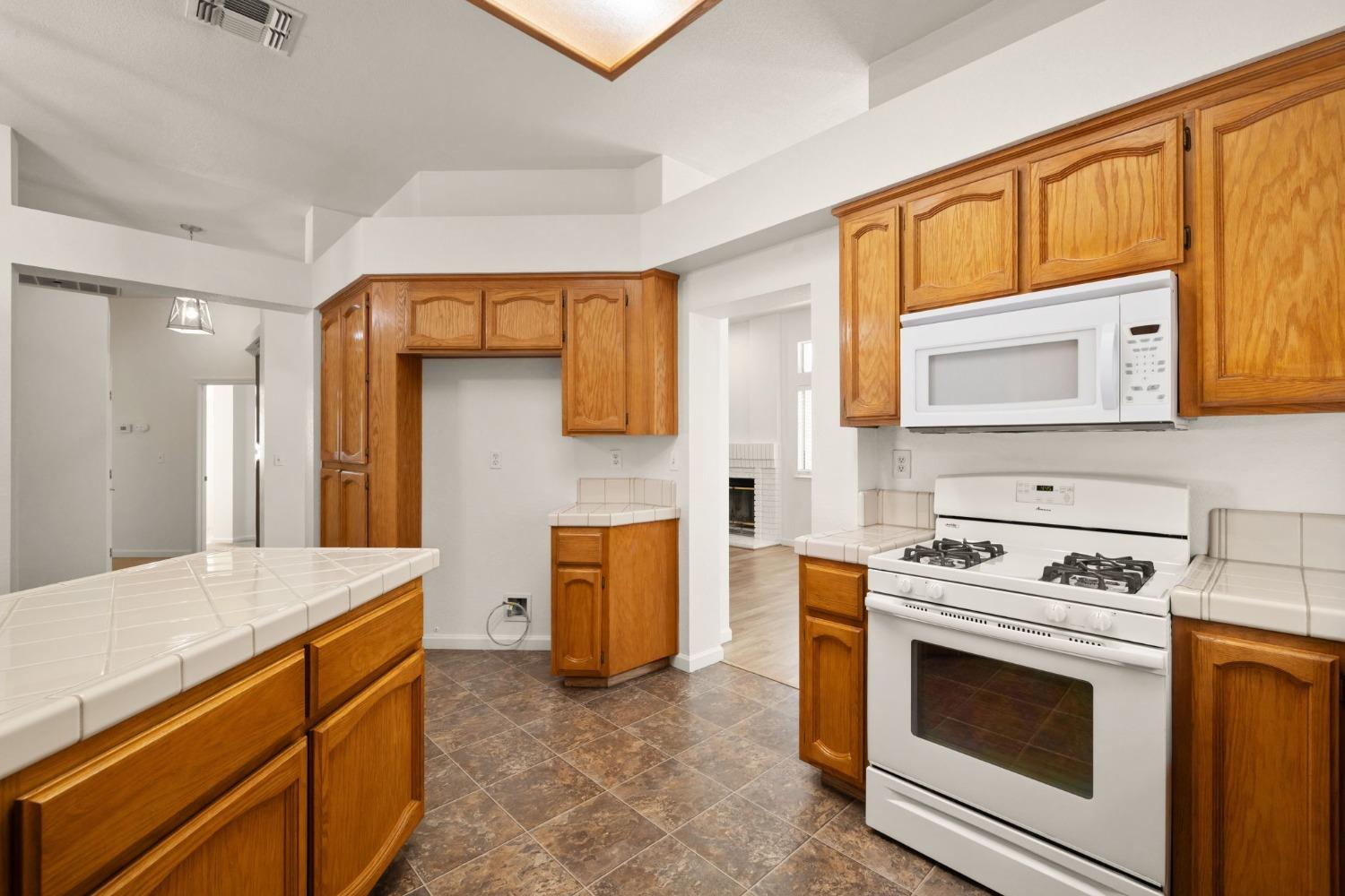 Detail Gallery Image 17 of 45 For 8531 Heather Cross Way, Orangevale,  CA 95662 - 3 Beds | 2 Baths