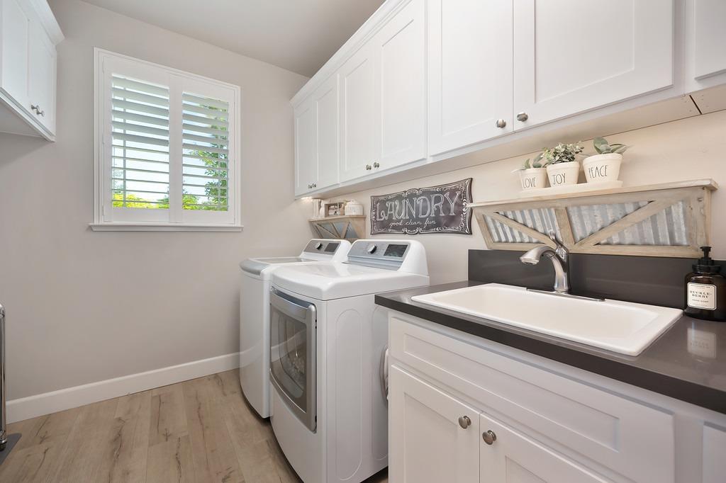 Detail Gallery Image 28 of 63 For 7527 Country Oaks Ln, Orangevale,  CA 95662 - 5 Beds | 4/1 Baths