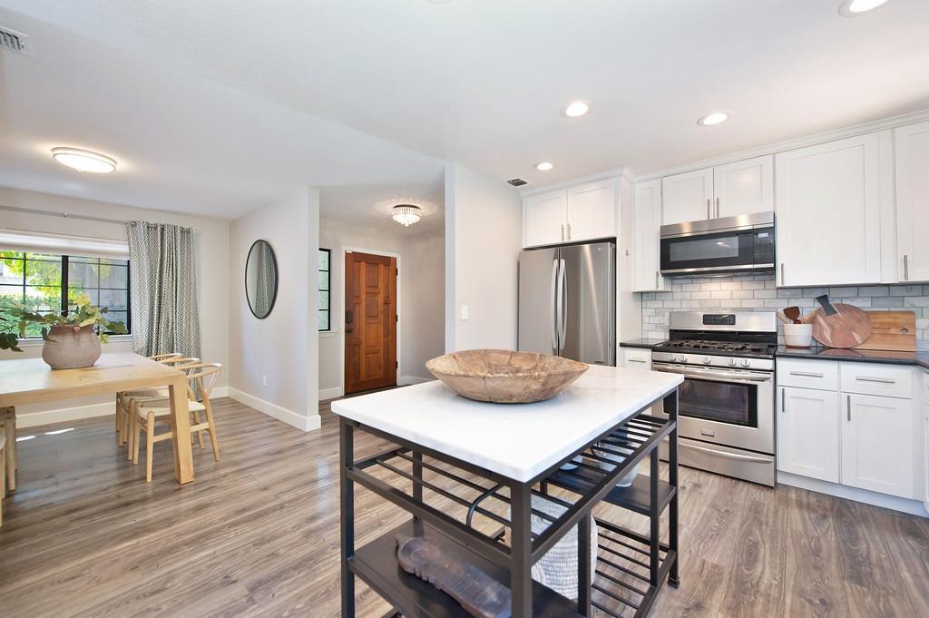 Detail Gallery Image 14 of 46 For 849 10th Ave, Sacramento,  CA 95818 - 3 Beds | 2 Baths