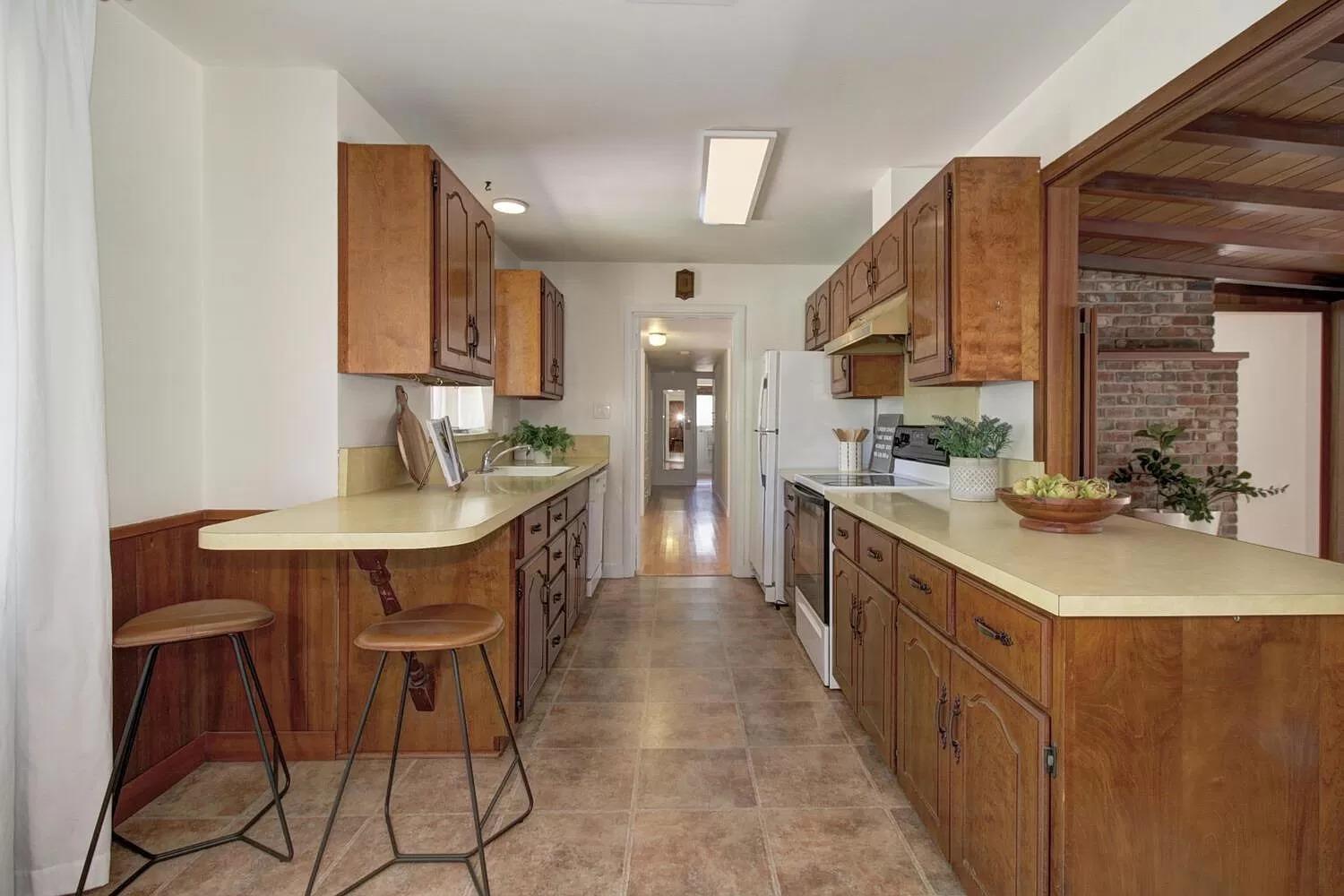 Detail Gallery Image 15 of 42 For 301 Baldwin Way, Sacramento,  CA 95864 - 5 Beds | 3 Baths