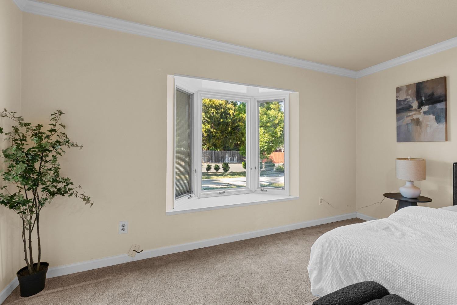 Detail Gallery Image 14 of 59 For 3800 Winona Way, North Highlands,  CA 95660 - 5 Beds | 3 Baths