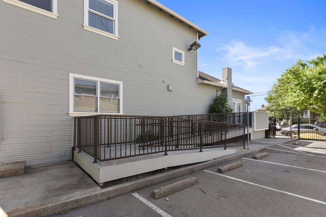 Detail Gallery Image 32 of 48 For 4322 4th Ave, Sacramento,  CA 95817 - 4 Beds | 3/1 Baths