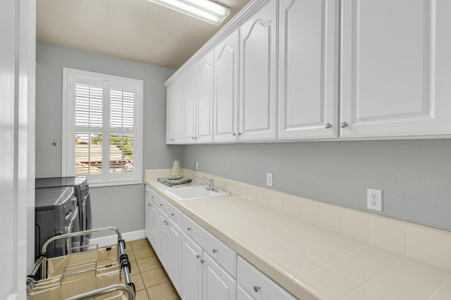 Detail Gallery Image 48 of 94 For 6600 Caprezzo Way, Elk Grove,  CA 95757 - 5 Beds | 4/1 Baths
