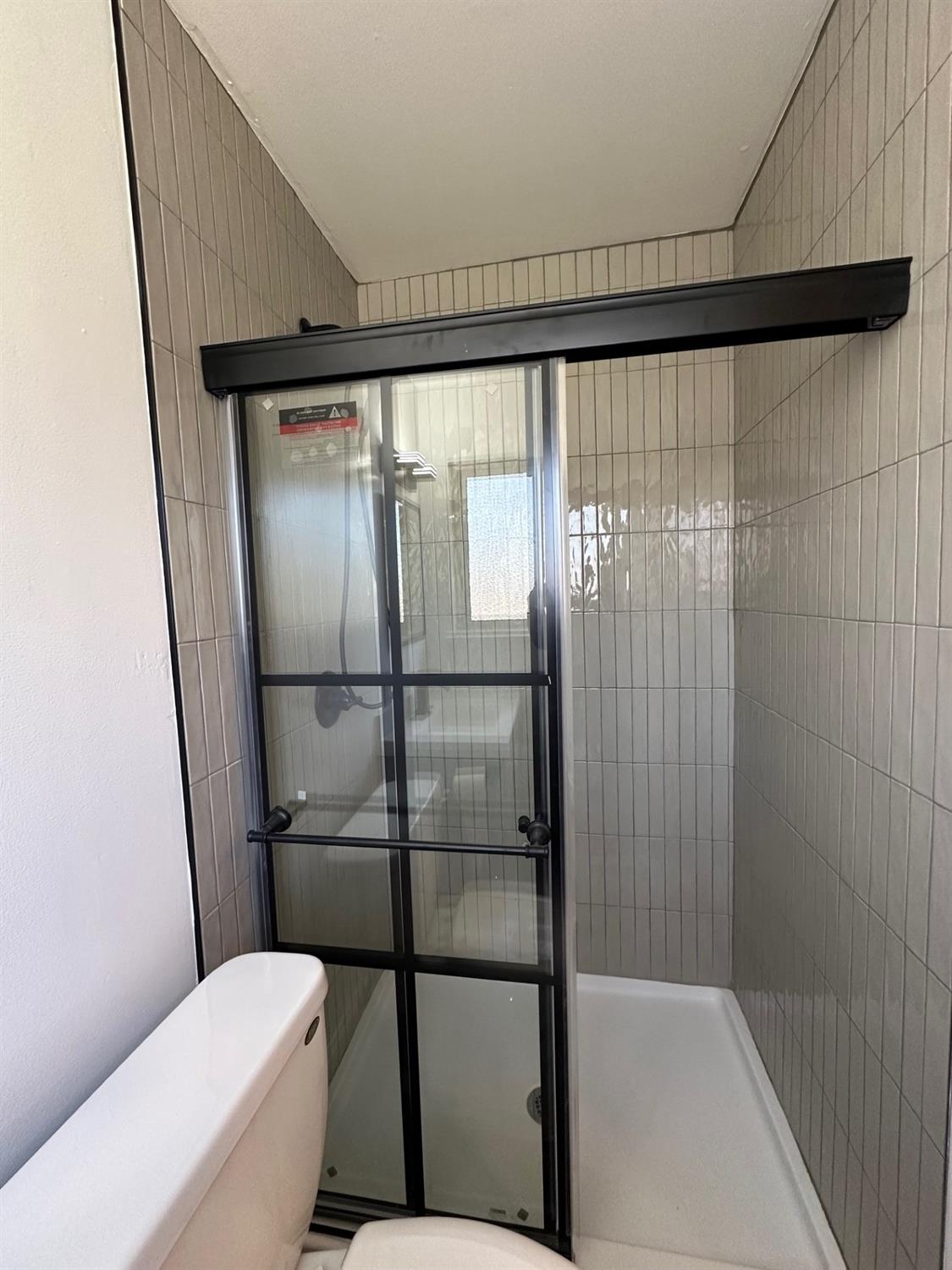 Detail Gallery Image 9 of 29 For 4700 Ravenstone Way, Sacramento,  CA 95842 - 4 Beds | 2/1 Baths
