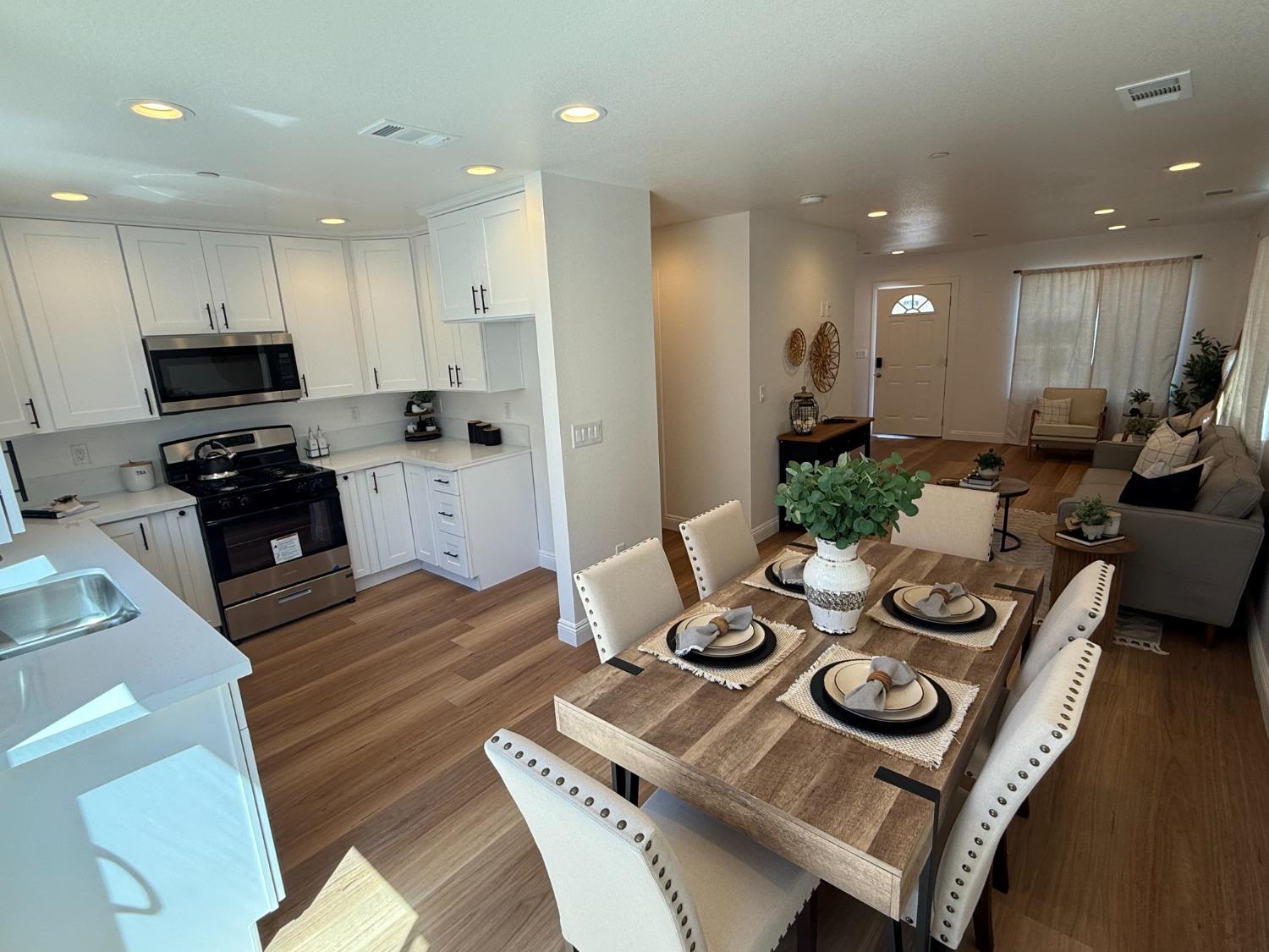Detail Gallery Image 12 of 26 For 571 Jason Dr, Turlock,  CA 95380 - 3 Beds | 2/1 Baths