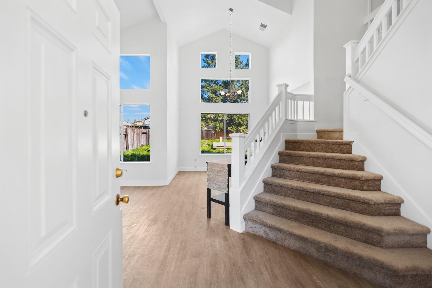 Detail Gallery Image 5 of 50 For 9557 W Village Tree Dr, Elk Grove,  CA 95758 - 3 Beds | 2/1 Baths