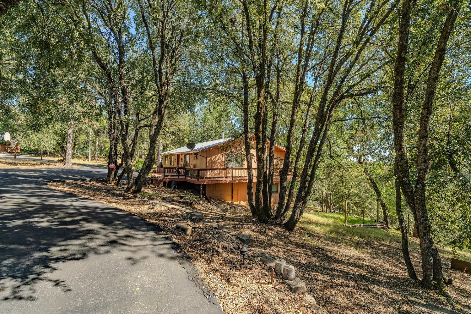 Detail Gallery Image 16 of 73 For 13771 West Ct, Pine Grove,  CA 95665 - 3 Beds | 2 Baths