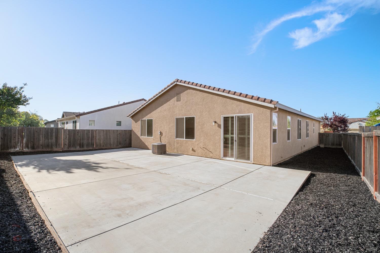 Detail Gallery Image 38 of 45 For 1355 Santona St, Manteca,  CA 95337 - 3 Beds | 2 Baths