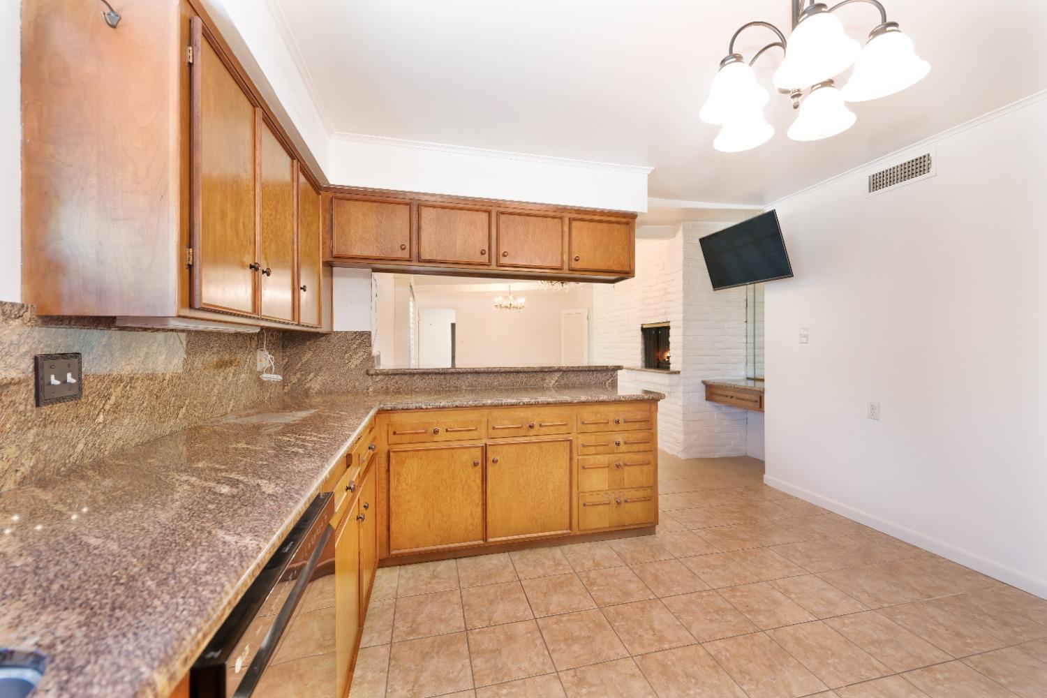 Detail Gallery Image 23 of 75 For 6207 Rampart Dr, Carmichael,  CA 95608 - 4 Beds | 3 Baths