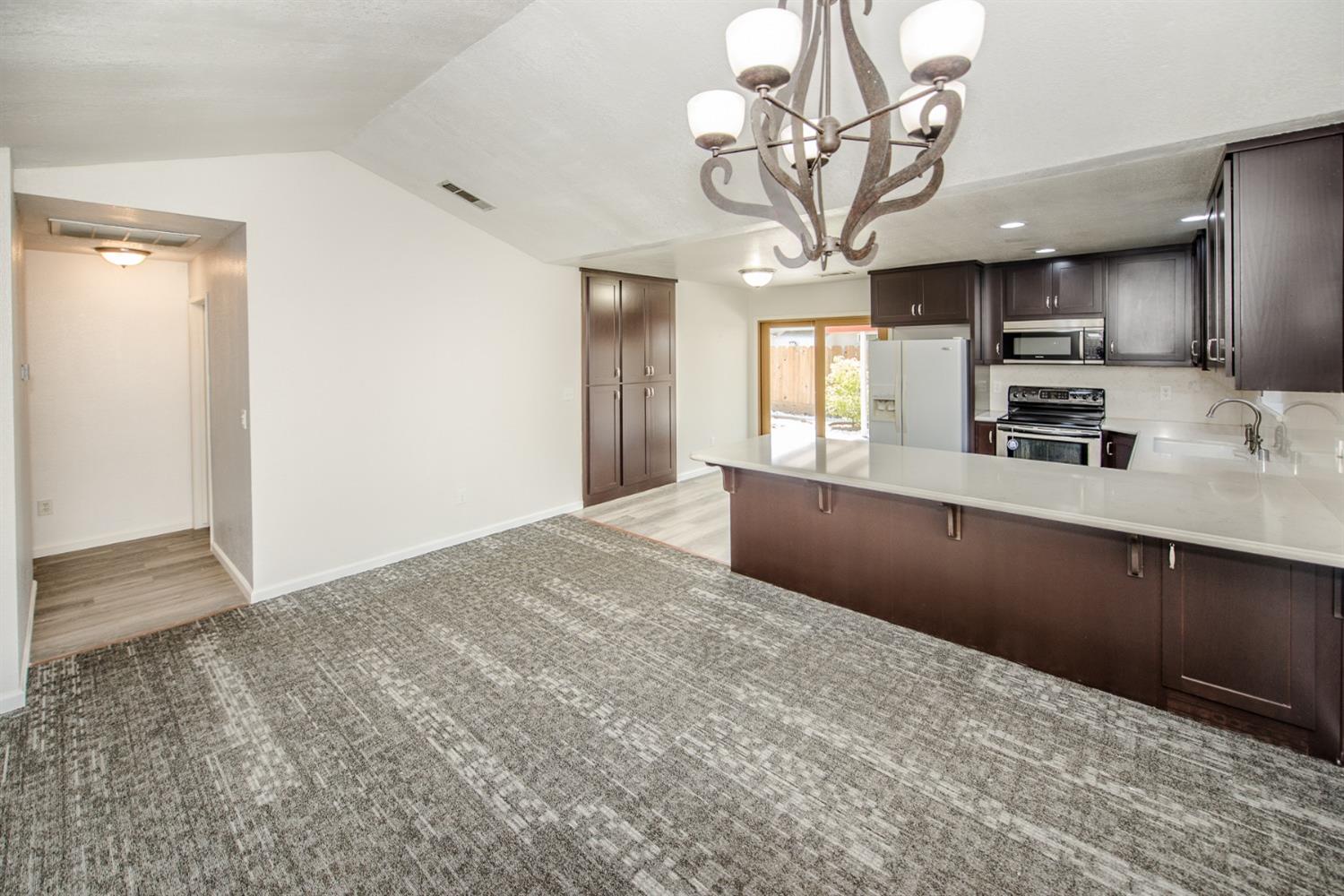 Detail Gallery Image 8 of 46 For 1925 Arrowsmith Dr, Manteca,  CA 95336 - 3 Beds | 2 Baths