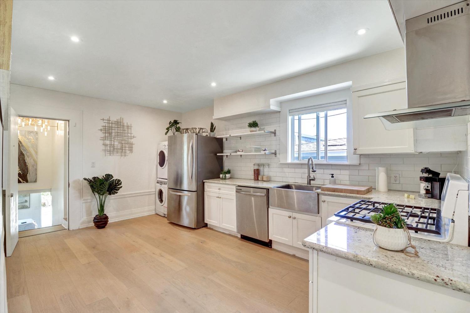 Detail Gallery Image 14 of 38 For 1412 E 32 St, Oakland,  CA 94602 - 3 Beds | 2 Baths