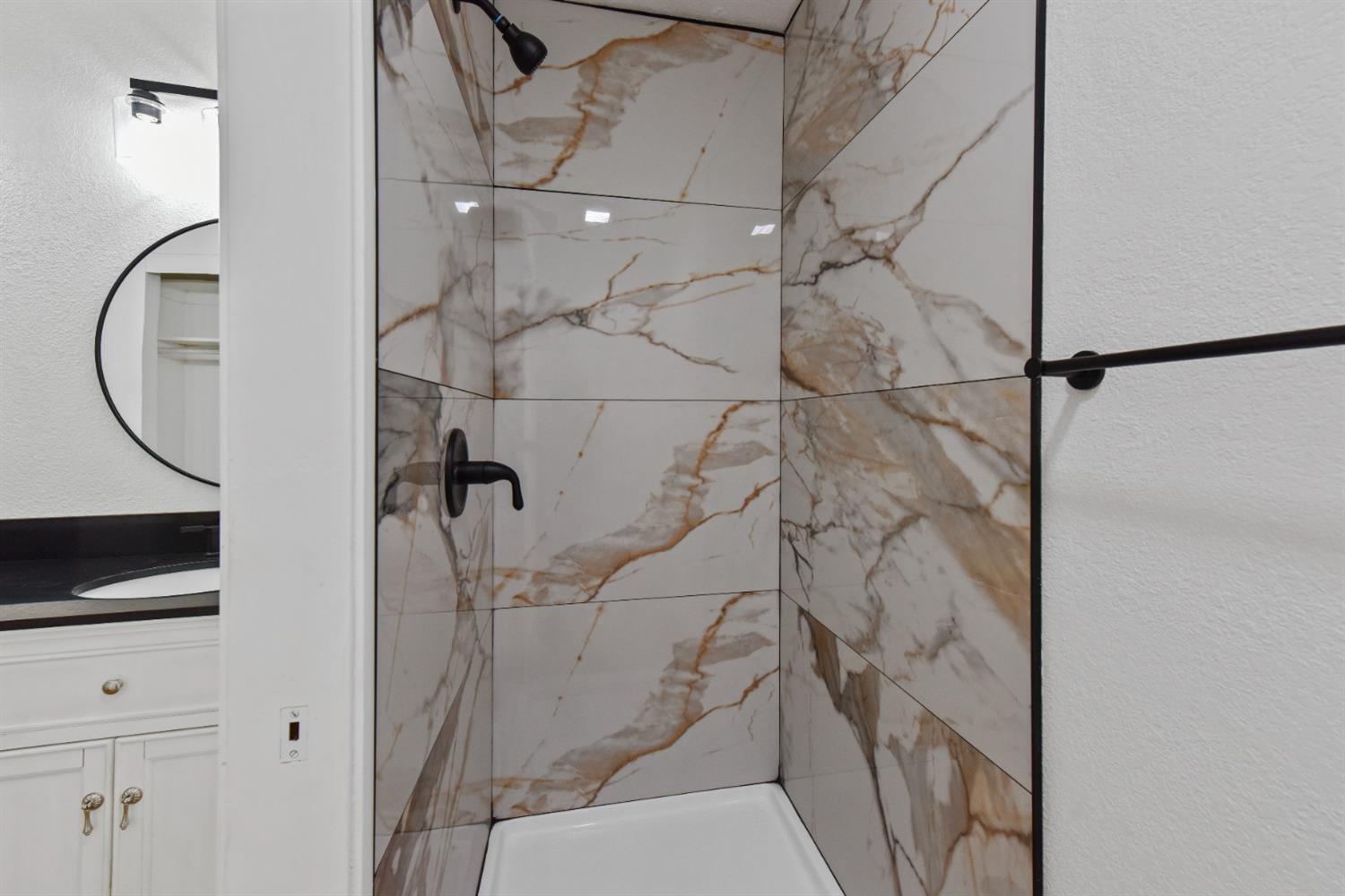 Photo #11: 225058863 Listing: Photo #11