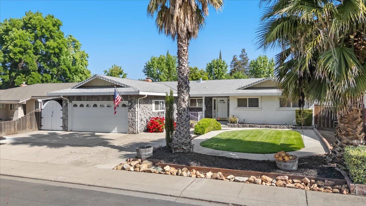 Detail Gallery Image 2 of 51 For 2501 Continental Dr, Modesto,  CA 95355 - 3 Beds | 2 Baths