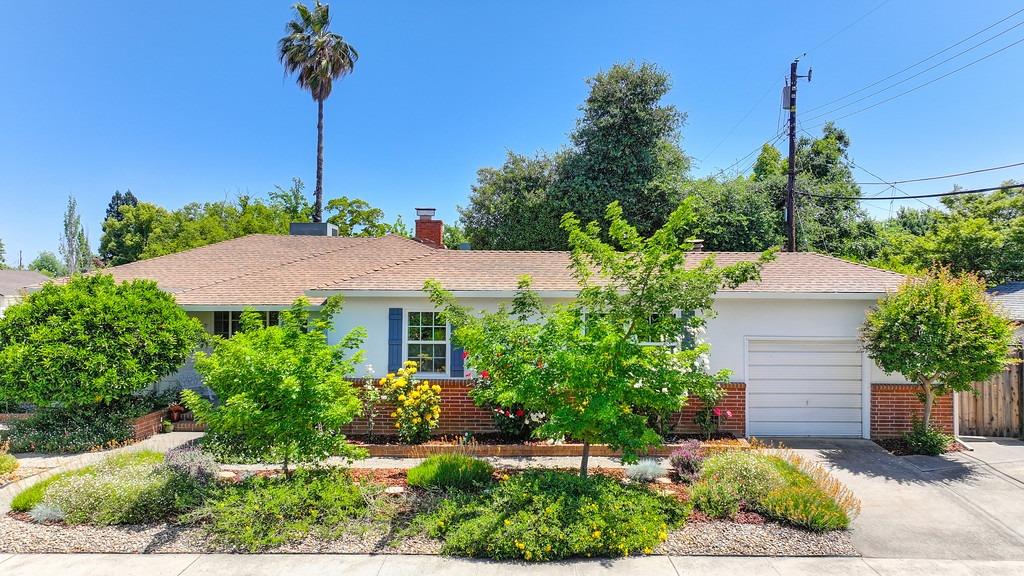 Detail Gallery Image 2 of 80 For 2901 61st St, Sacramento,  CA 95817 - 3 Beds | 1/1 Baths