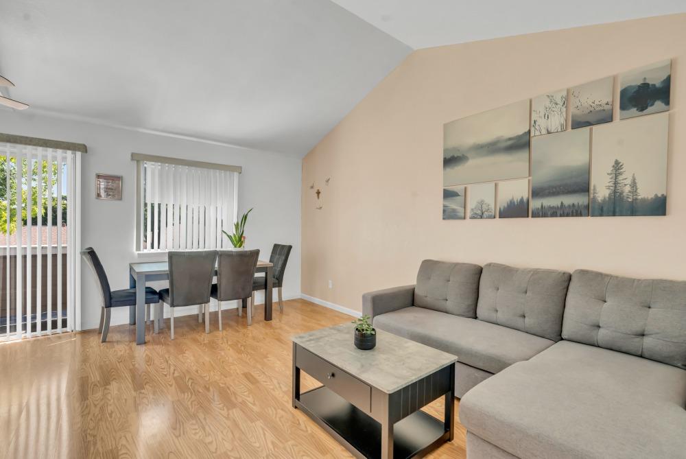 Photo #3: 225059817 Listing 