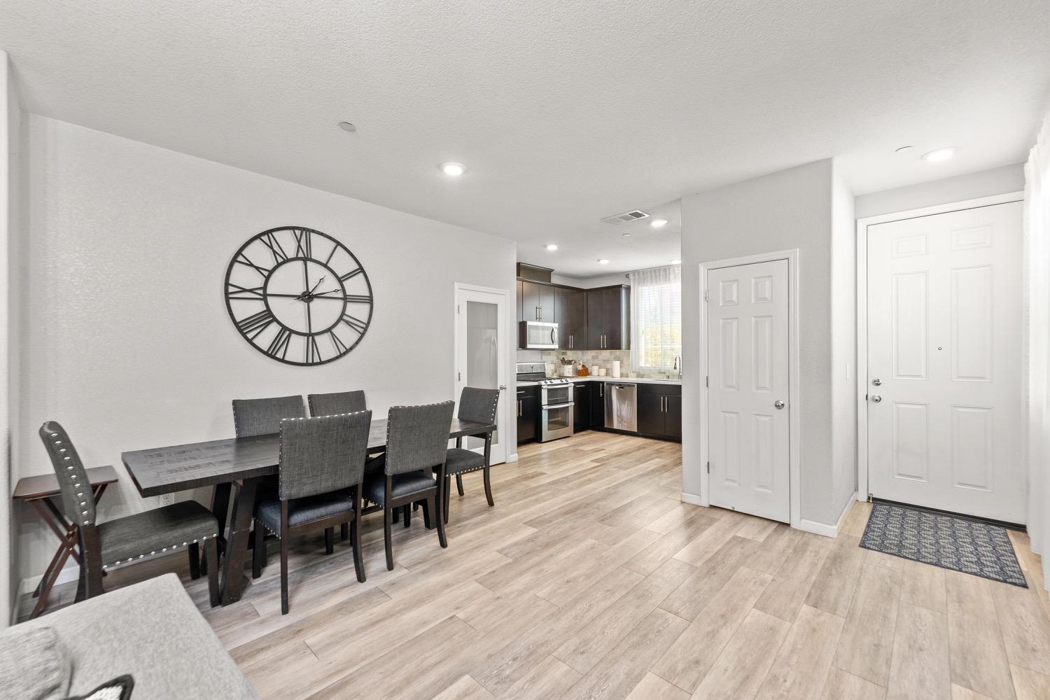 Detail Gallery Image 16 of 43 For 10853 Barden Dr, Rancho Cordova,  CA 95670 - 3 Beds | 2/1 Baths