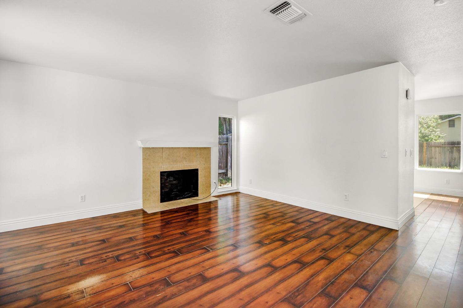 Detail Gallery Image 3 of 39 For 5756 Himalaya Way, Citrus Heights,  CA 95621 - 4 Beds | 3/1 Baths