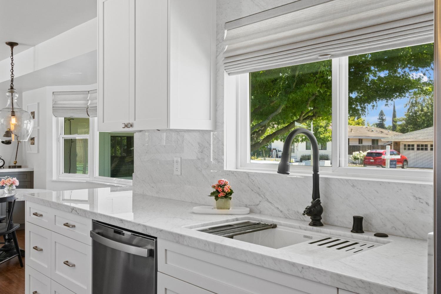 Detail Gallery Image 8 of 41 For 2837 Latham Dr, Sacramento,  CA 95864 - 3 Beds | 2/1 Baths