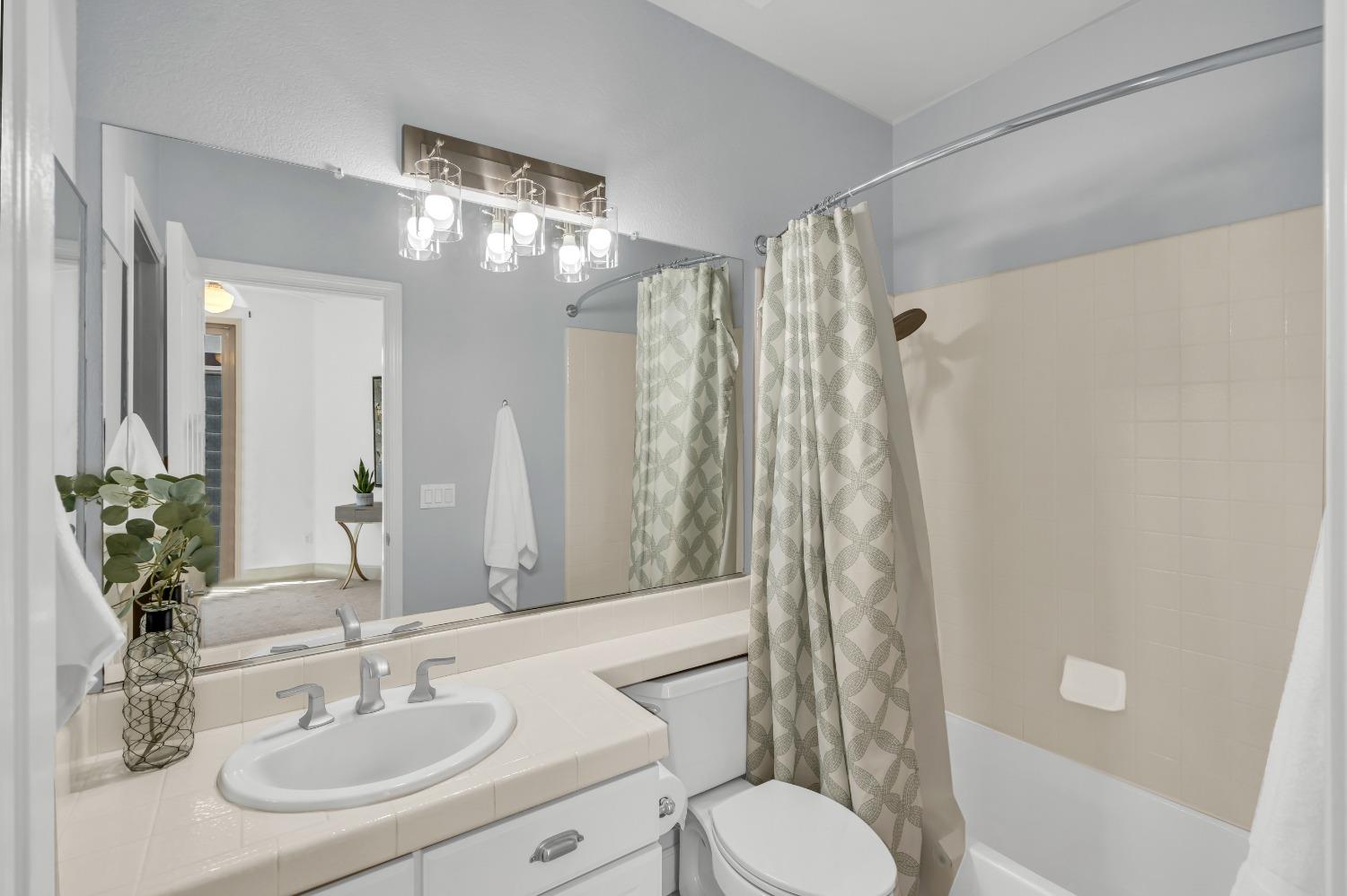 Detail Gallery Image 39 of 94 For 6600 Caprezzo Way, Elk Grove,  CA 95757 - 5 Beds | 4/1 Baths