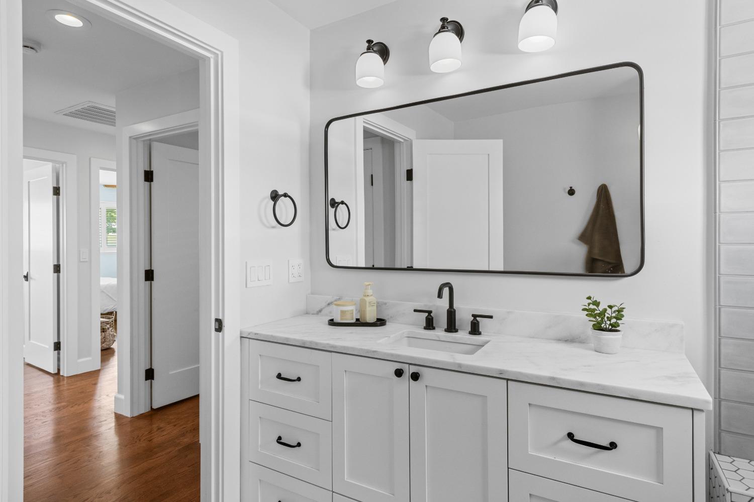 Detail Gallery Image 20 of 41 For 2837 Latham Dr, Sacramento,  CA 95864 - 3 Beds | 2/1 Baths