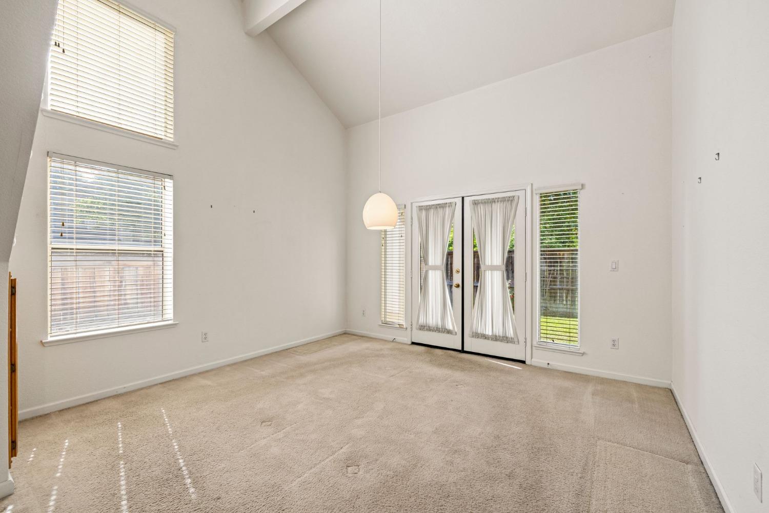 Detail Gallery Image 12 of 56 For 2936 Trigo Way, Sacramento,  CA 95833 - 3 Beds | 2/1 Baths