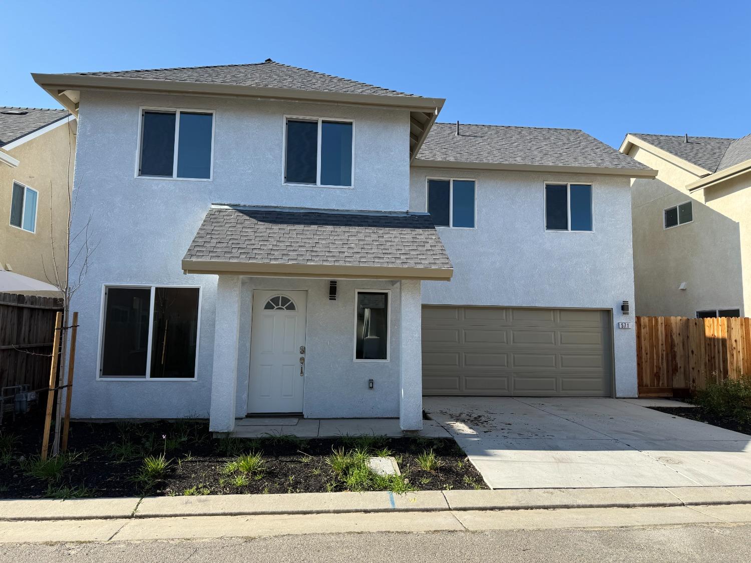 Detail Gallery Image 3 of 26 For 571 Jason Dr, Turlock,  CA 95380 - 3 Beds | 2/1 Baths