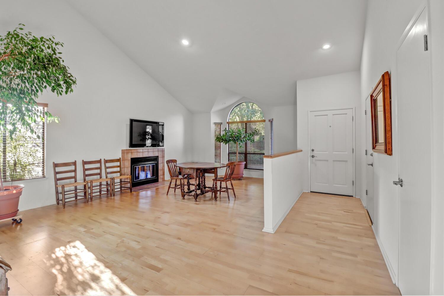 Oyster Bay Avenue, Davis, California image 4
