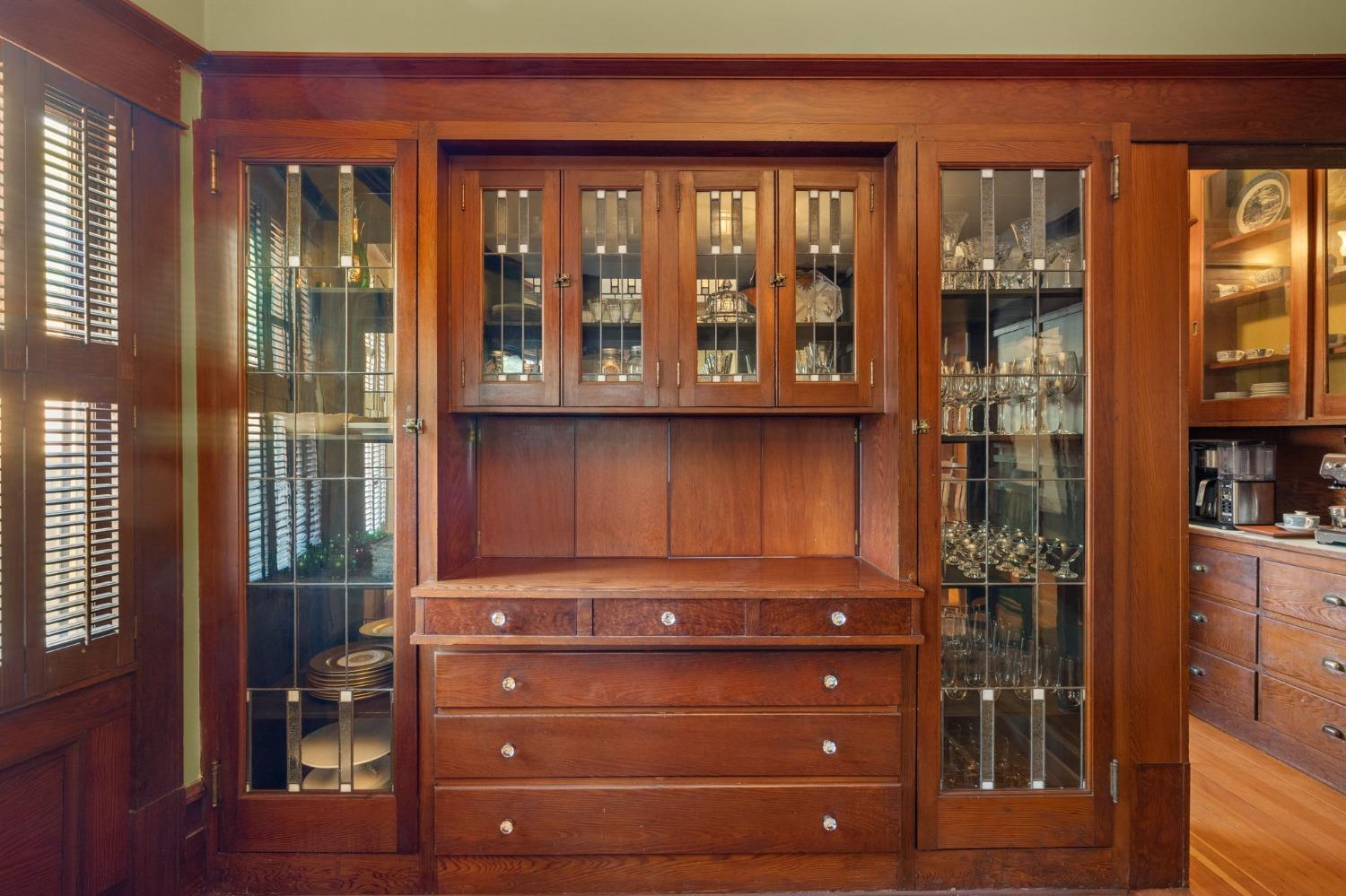 Detail Gallery Image 4 of 61 For 2727 H St, Sacramento,  CA 95816 - 5 Beds | 3 Baths