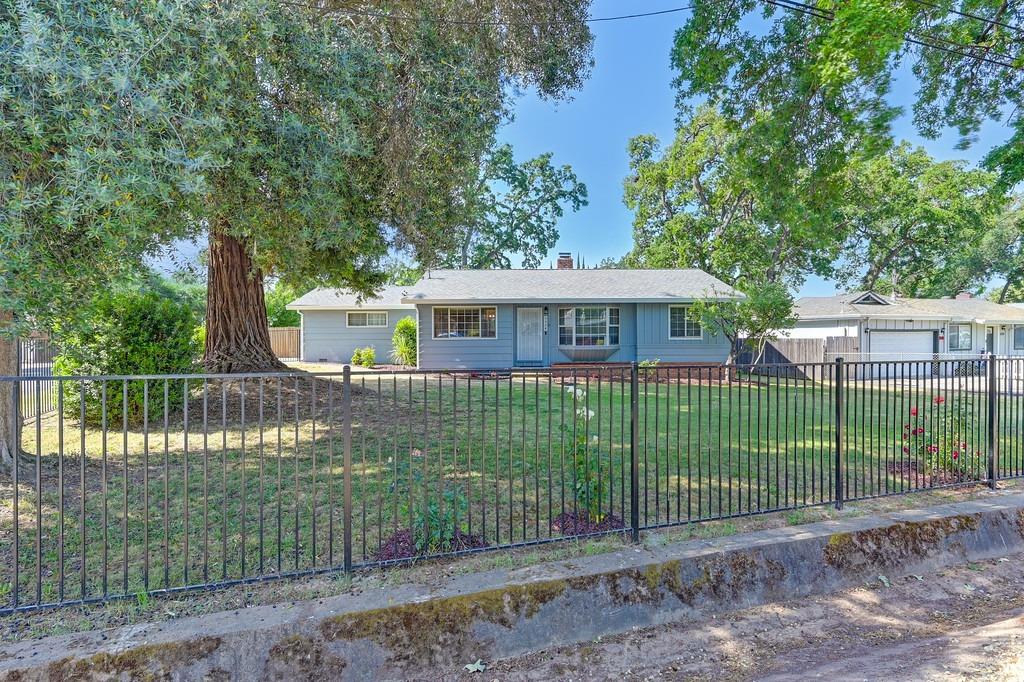 Detail Gallery Image 3 of 34 For 5328 Kenneth Ave, Carmichael,  CA 95608 - 3 Beds | 2 Baths
