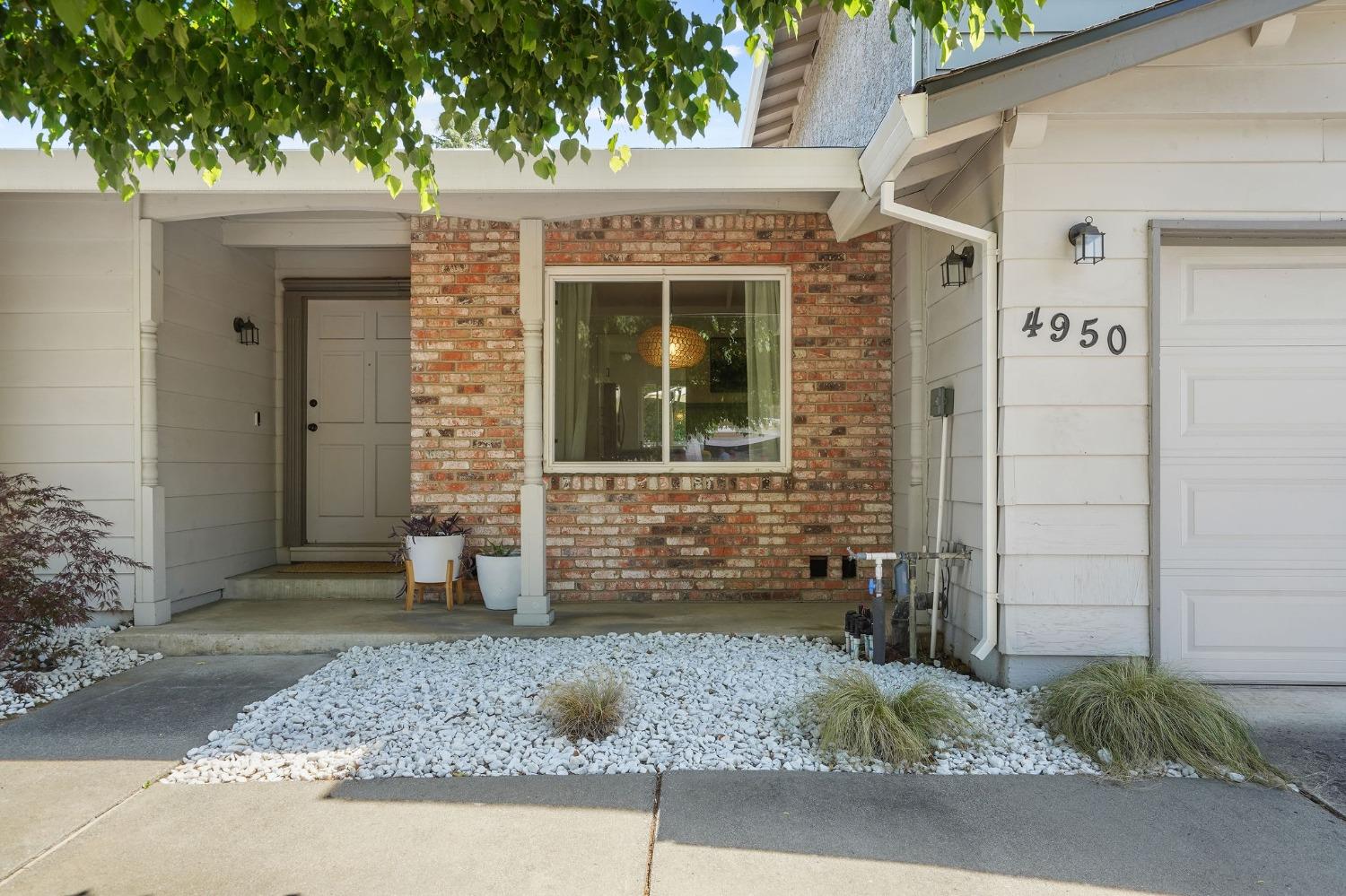 Detail Gallery Image 1 of 39 For 4950 Thor Way, Carmichael,  CA 95608 - 4 Beds | 3 Baths